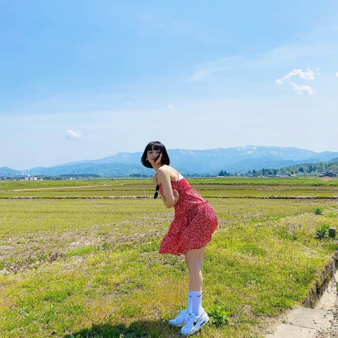 華村あすかさんのインスタグラム写真 - (華村あすかInstagram)「⛰☀️🌾  空気が美味しくて見渡す景色が全部のどかで癒された」5月10日 16時37分 - hanamura_asuka