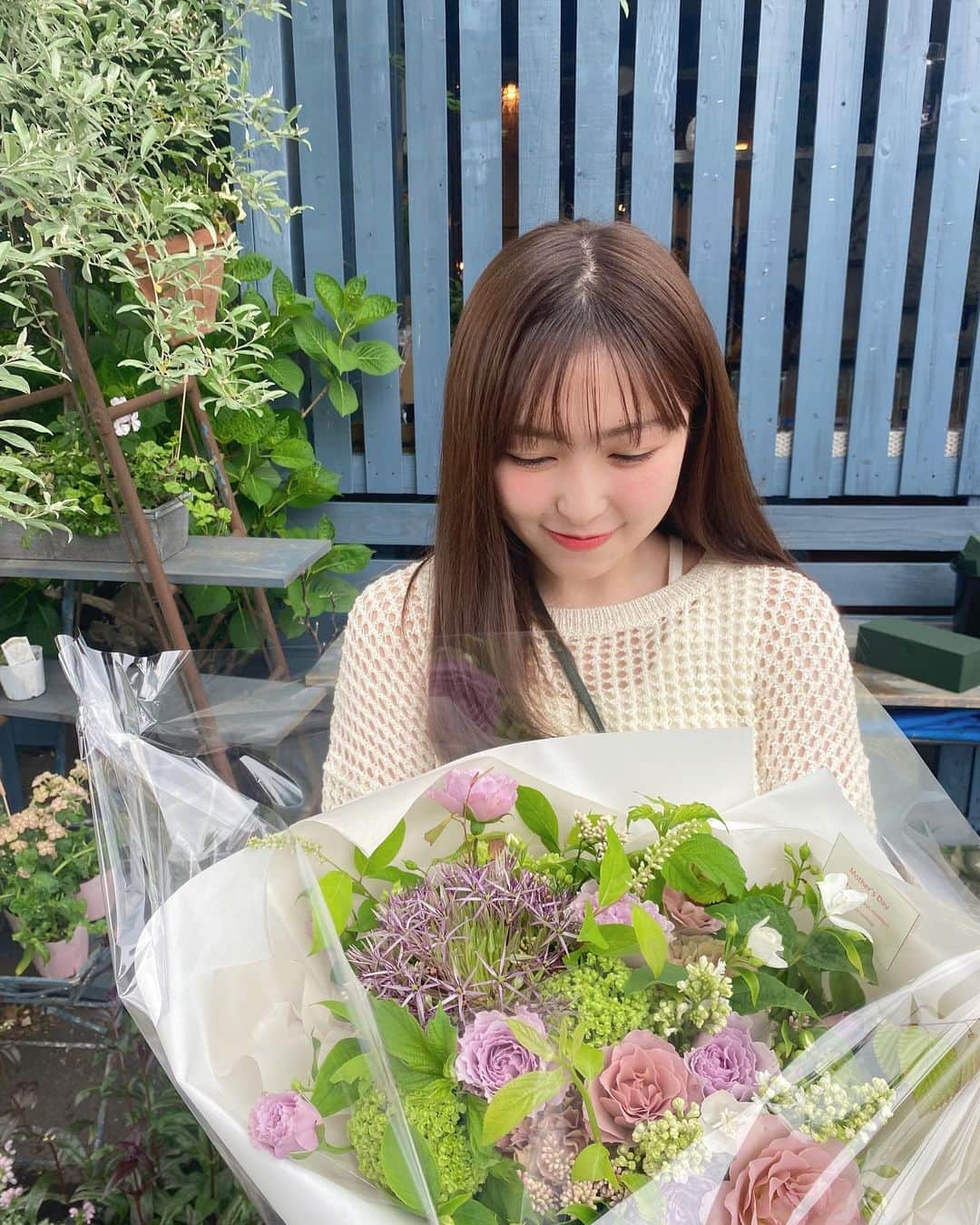 野崎奈菜さんのインスタグラム写真 - (野崎奈菜Instagram)「⁡ 母の日にお母さんが祖母に送る花綺麗だった 大きくなったらこういう花を私も送りたいなぁと思いました☺︎」5月10日 21時25分 - lunelapin_na7