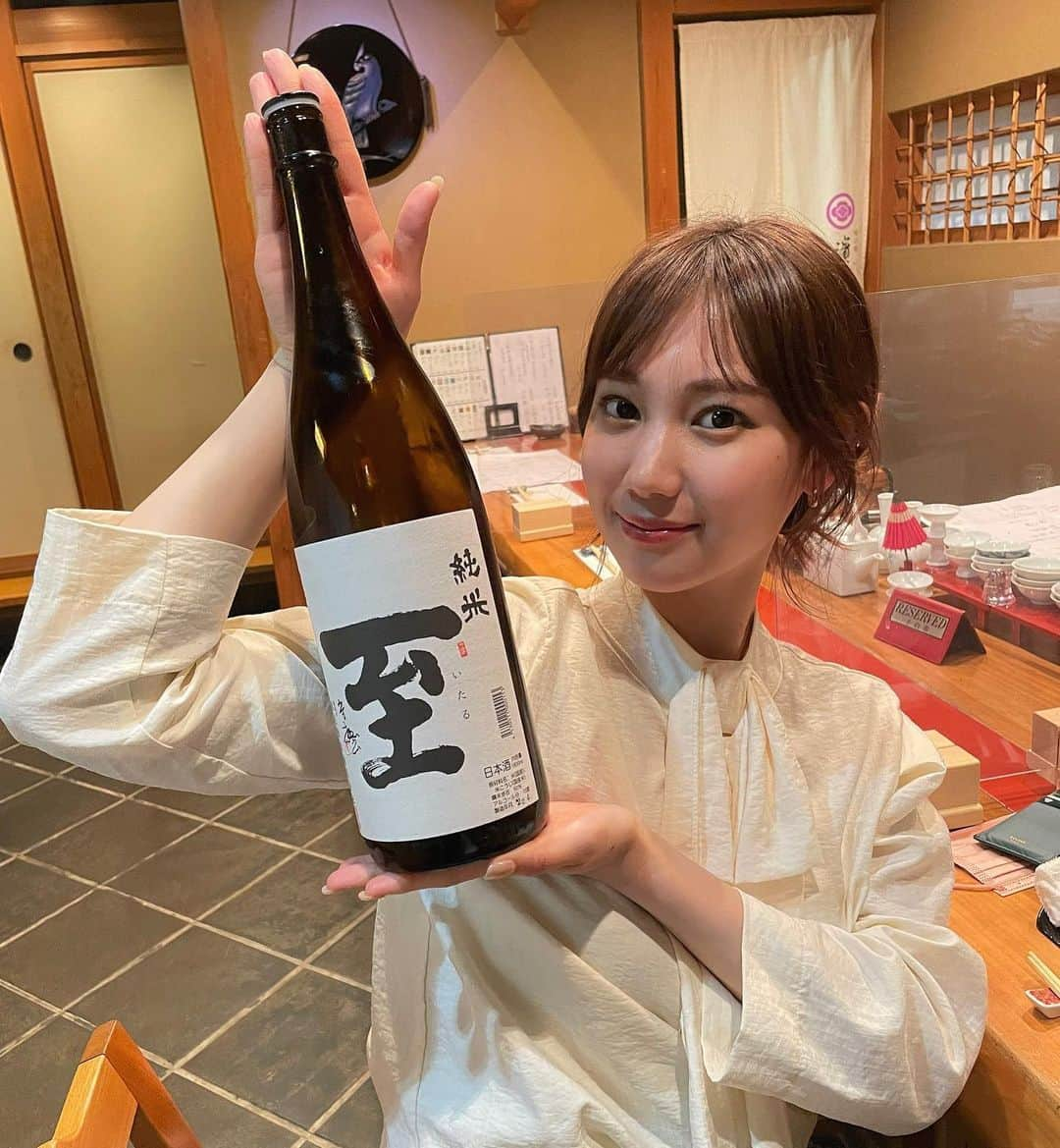 高野祐衣さんのインスタグラム写真 - (高野祐衣Instagram)「さわやかほんのりフルーティー。 軽くて飲みやすい！ 白身魚のお刺身にぴったり✨  #日本酒　#日本酒女子 #新潟県　#逸見酒造　#至 #唎酒師　#酒ディプロマ」5月10日 23時26分 - yuipooon12_06