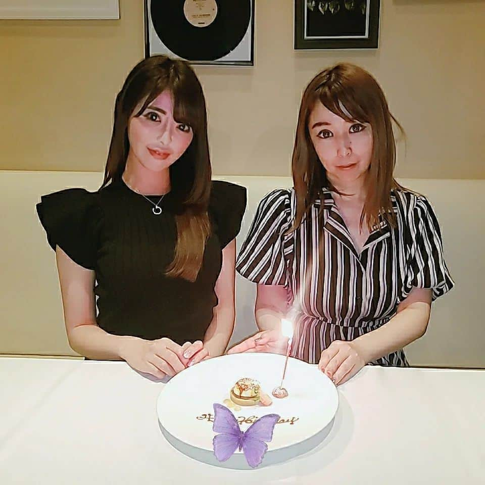 桃瀬えりなさんのインスタグラム写真 - (桃瀬えりなInstagram)「仲良しちゃんBirthdayお祝い🥂🤍⁡⁡ ⁡喜んでくれて嬉しい💕 ⁡⁡⁡⁡⁡⁡ ⁡毎年恒例のコナン映画もやっと行けました👓🎀⁡⁡⁡今年はリピートかも❤⁡ ⁡⁡ ⁡⁡⁡⁡⁡⁡⁡ ⁡#birthday⁡ ⁡#gourmet⁡ ⁡#follow⁡ ⁡#followme⁡ ⁡#恵比寿⁡ ⁡#ソウルドレッシング⁡ ⁡#鉄板焼き⁡ ⁡#コース料理⁡ #グルメ⁡ ⁡#お誕生日お祝い🎉⁡ ⁡#渋谷 ⁡#コナン映画⁡ ⁡#ハロウィンの花嫁⁡ ⁡#コナクラ」5月10日 23時44分 - eri_rin1221