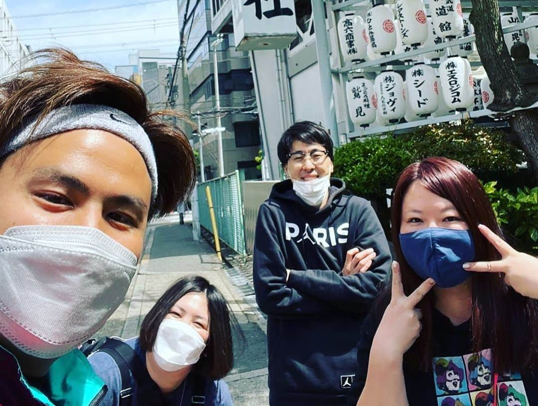 熊元プロレスさんのインスタグラム写真 - (熊元プロレスInstagram)「[報告] 真べぇさんのSNSを知ってくれてる方にしかわかりませんが  最近行ってます。 朝ランニング行けますようにってお願いし続けたら起きれるようになりました。 有難う御座います。  #朝ランニング昼小競り合い  最近は朝散歩で昼も穏やかです。」5月11日 1時41分 - kumamoto.pro