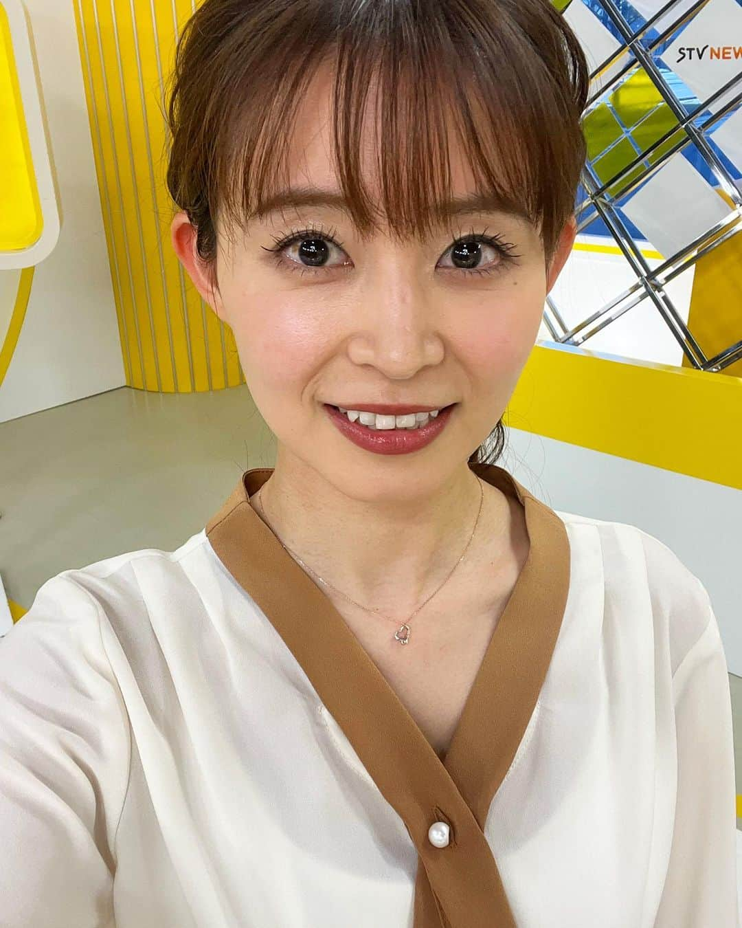 大家彩香さんのインスタグラム写真 - (大家彩香Instagram)「皆さん、おはようございます☀  先日の衣装です💕  今週から家族草子のお稽古が始まっています🌸 んー💦難しい😭  でも、頑張ります❤️ 今日も行ってきまーす🎀  #札幌テレビ#どさんこワイド朝#大家彩香#stv#春 #家族草子#お稽古#いちばん新しい思い出 #衣装#春コーデ#女子アナコーデ  #ストロベリーフィールズ #strawberry_fields」5月11日 7時25分 - ayaka_oie_official