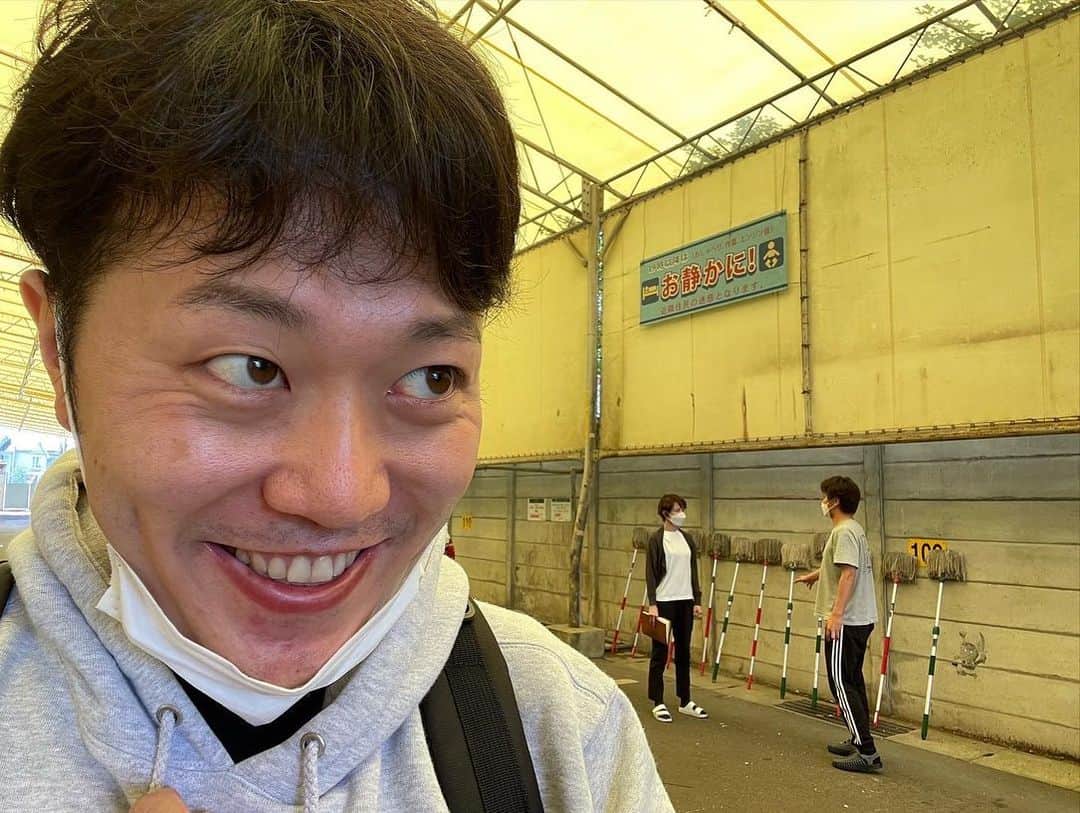 エハラマサヒロさんのインスタグラム写真 - (エハラマサヒロInstagram)「ロンもハーマイオニーも後ろで真剣に稽古してるわ〜ケケケケケ！！  #いたずらっ子参上 #でっかいうたくん参上 #舞台ハリーポッター  @seinasagiri_official  @hayata_tateyama」5月11日 13時07分 - eharamasahiro