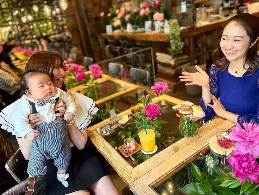 ゆーちゃんさんのインスタグラム写真 - (ゆーちゃんInstagram)「ママ会♡と見せかけてお仕事の話も🤭  赤坂ざくろ ランチ ▷ 青山flowermarket カフェ活☺︎ ▷▶︎ ビリヤードへ🎱  心から笑顔になれる存在です  人付き合いで全てが決まる。 ‬幸せな気持ちでいたいから 大切な人との時間を大切に…🤭    #麻布 #赤坂 #青山 #カフェ活 #ママ友 #ママ #ビリヤード  #ざくろ #aoyamaflowermarket」5月11日 14時12分 - yurina_era999