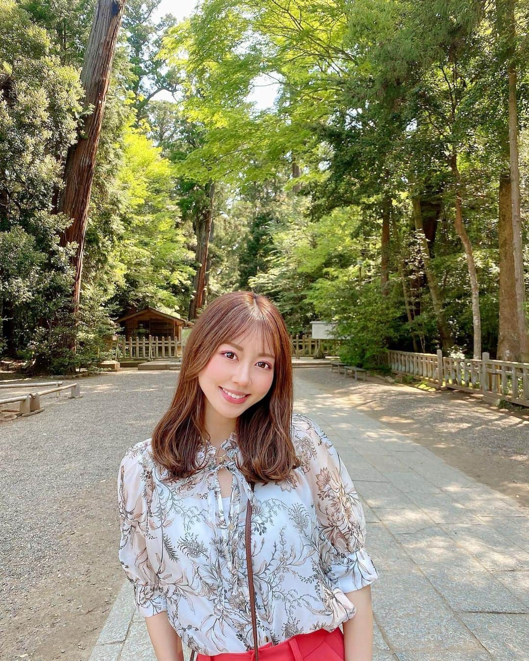 小山ひかるさんのインスタグラム写真 - (小山ひかるInstagram)「茨城県にある人気のパワースポット 鹿島神宮に行ってきました⛩✨ 空気も綺麗で とても神聖な場所でした💓 . 朝早起きして行った甲斐があったなぁ☺️ 御朱印もいただいて おみくじも大吉!!🥠💕 . とても素敵な1日の始まり😌🌈 他にも色んな神社仏閣 行きたいなぁ〜♪♪ . . #鹿島神宮 #鹿島神宮パワースポット #パワースポット #神社 #神宮 #神社巡り #神社仏閣 #茨城県 #⛩ #神聖な場所 #神様 #ご挨拶 #早起き #早起きは三文の徳 #おみくじ #おみくじ大吉 #大吉 #御朱印 #綺麗な空 #癒し #powerspot #happy #smile #奥宮 #rienda」5月11日 16時28分 - hikaru_kym