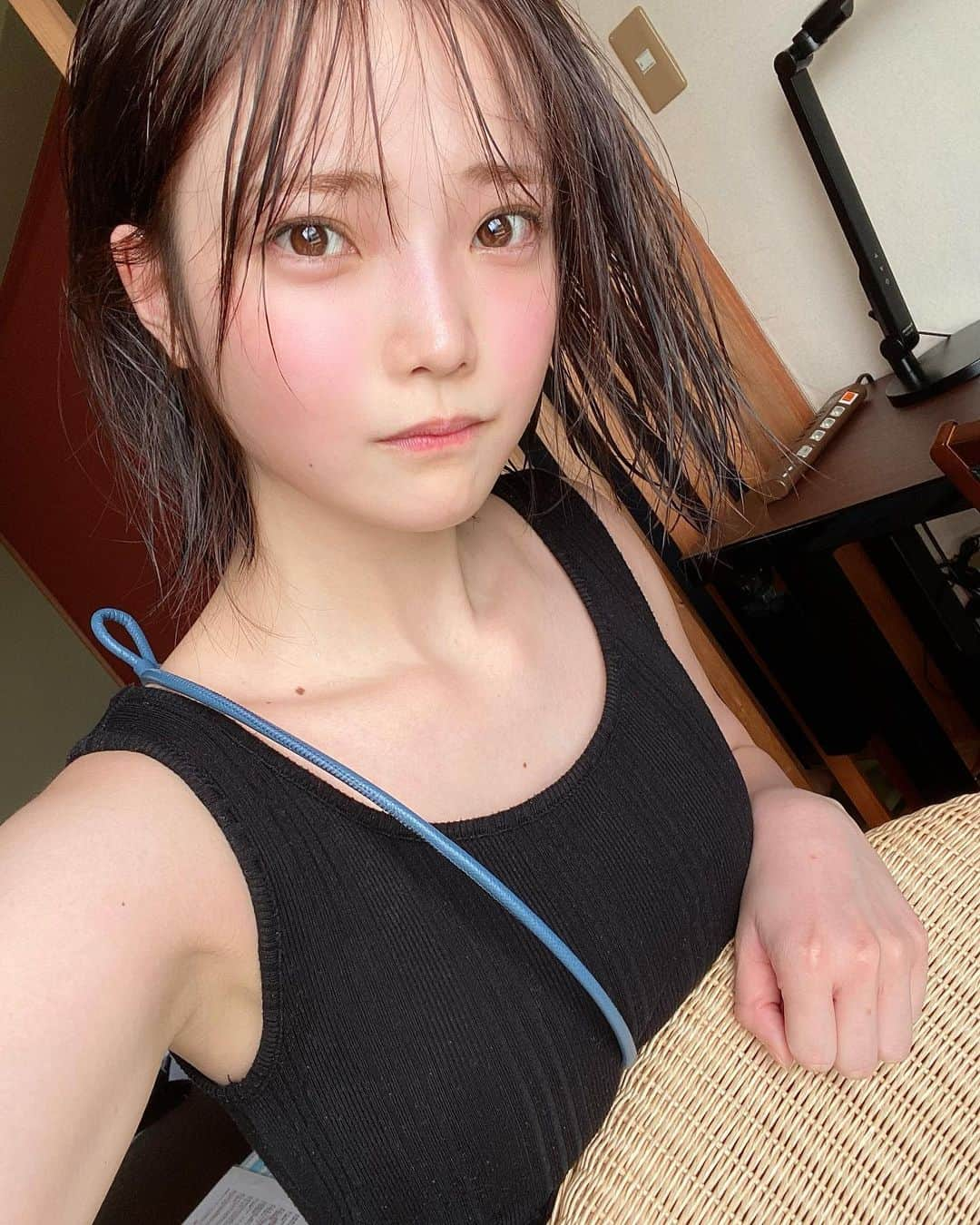 新谷姫加さんのインスタグラム写真 - (新谷姫加Instagram)「二日間の撮影が終わりました✨ 常にびしょ濡れの撮影でした♨️ おたのしみに☺︎  #温泉　#自撮り　#selca #selfie」5月11日 19時17分 - hime._.gram