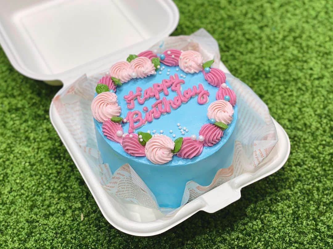 南雲穂波さんのインスタグラム写真 - (南雲穂波Instagram)「#センイルケーキ ☻♡ 韓国語で「誕生日ケーキ」だそうです🎂✨  YouTube配信で先月誕生日だった私(4/7)と西尾ちゃん(4/22)にサプライズケーキが…！嬉しかった〜😻 ちなみにこまっちゃんの誕生日は9/19です✰  色使いがとっても綺麗！ そして好きな色です💙  #생일케이크#メイプリルスイーツ#スイーツデザインスタジオメイプリル#メーテレ #西尾菜々美 #小松﨑花菜 #アナウンサー #メーテレアナウンサー #名古屋テレビ #名古屋 #南雲穂波 #낙우냠냠」5月11日 20時22分 - honami_nagumo_nbn