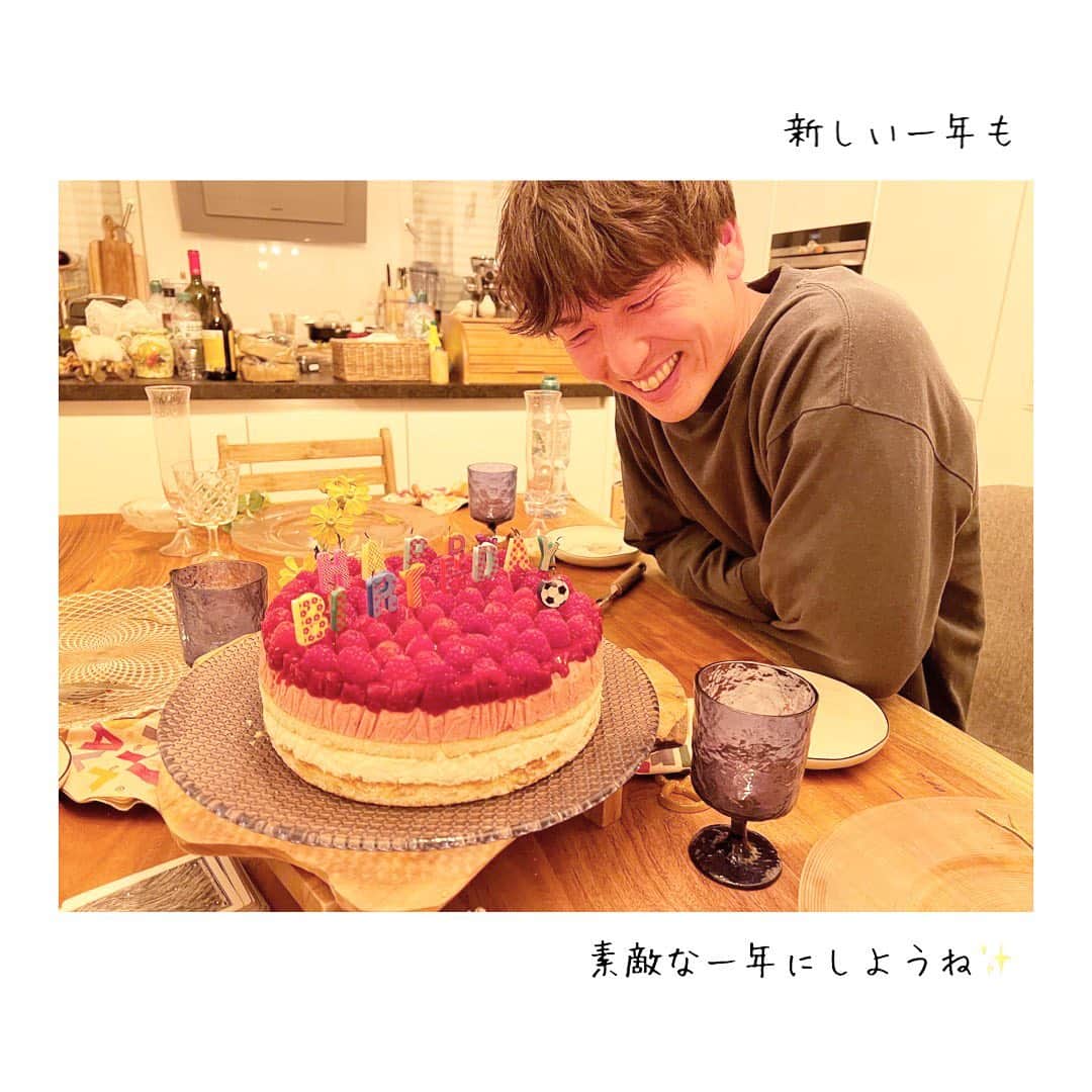 原口るりこさんのインスタグラム写真 - (原口るりこInstagram)「. . 【🐏さんのお誕生日会】 . Berlinに住んでいる 気の知れた友人たちと スーパーマン岡田っちを招いて お家でお祝い🥂✨ . . . 次の日、 柔らかい朝日が照らす 片付いたばかりのテーブルで 🐏さんが . . 『良い誕生日会だったね』と . . 静かにコーヒーを飲みながら . ただそう 言ったものだから . なんだかとても嬉しかった🥨 . 🌿✨ . . #genkiharaguchi #birthdayparty  #athome  #お誕生日会」5月12日 4時52分 - ruriko_haraguchi24