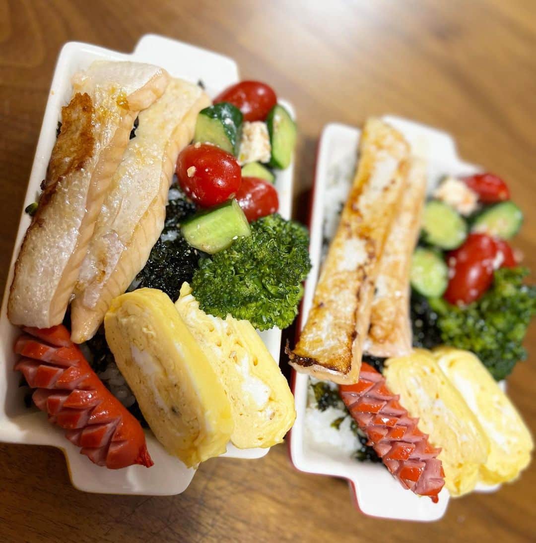 西山茉希さんのインスタグラム写真 - (西山茉希Instagram)「お弁当風夜ご飯。  #西山食堂 #お皿de弁当  ご飯敷き詰めて、 韓国海苔フレークまいて、 作ったアレコレ乗っけてく。  またやろう。 なんかワクワクした。 🌈😋🌈」5月12日 8時22分 - maki.nshiyama50