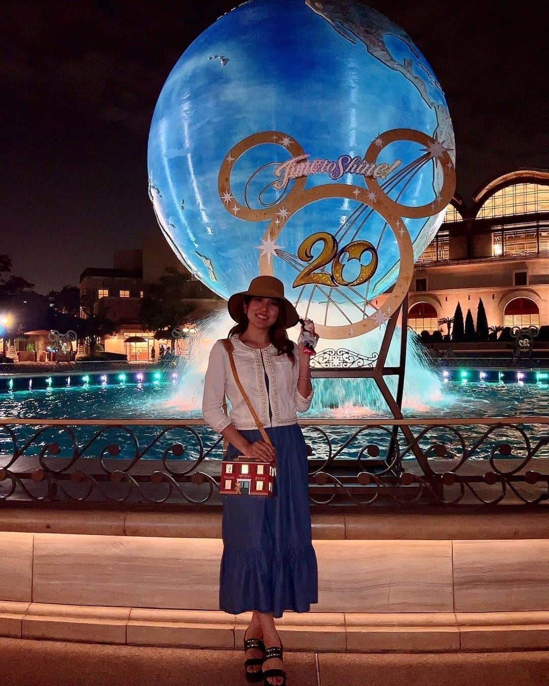 神谷麻美さんのインスタグラム写真 - (神谷麻美Instagram)「#disneysea 💖🌎💖✨   #20周年 💗🥰🎊💗✨ 思い出いっぱいある～🥰💕❤️💕✨   #show感動〜💖🥲💖✨」5月12日 10時18分 - asamice428