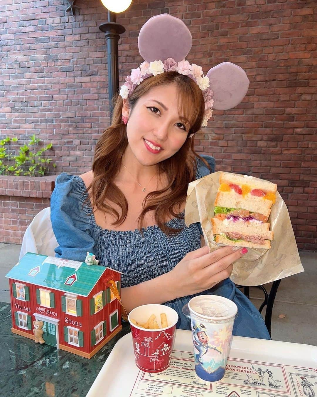 神谷麻美さんのインスタグラム写真 - (神谷麻美Instagram)「#ディズニー大好き 💖🥰💖🌈💖✨  おいしいっ👸🌈🏰💭💖✨」5月12日 15時11分 - asamice428