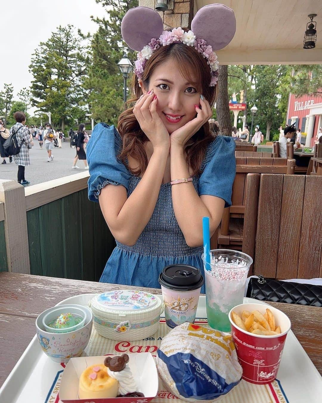 神谷麻美さんのインスタグラム写真 - (神谷麻美Instagram)「#ディズニー大好き 💖🥰💖🌈💖✨  おいしいっ👸🌈🏰💭💖✨」5月12日 15時11分 - asamice428