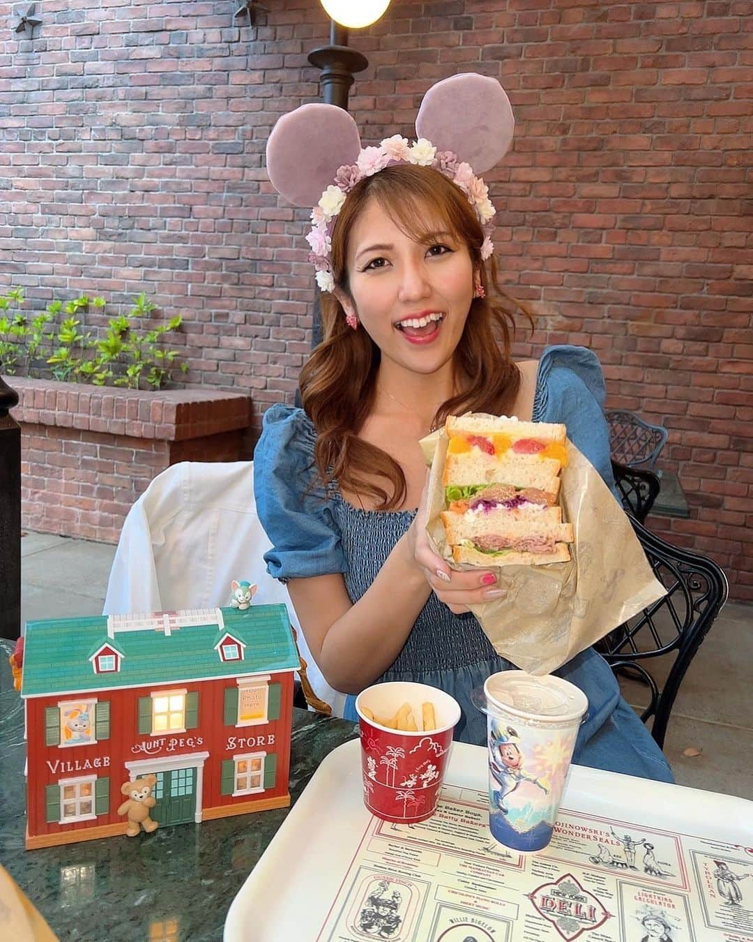 神谷麻美さんのインスタグラム写真 - (神谷麻美Instagram)「#ディズニー大好き 💖🥰💖🌈💖✨  おいしいっ👸🌈🏰💭💖✨」5月12日 15時11分 - asamice428