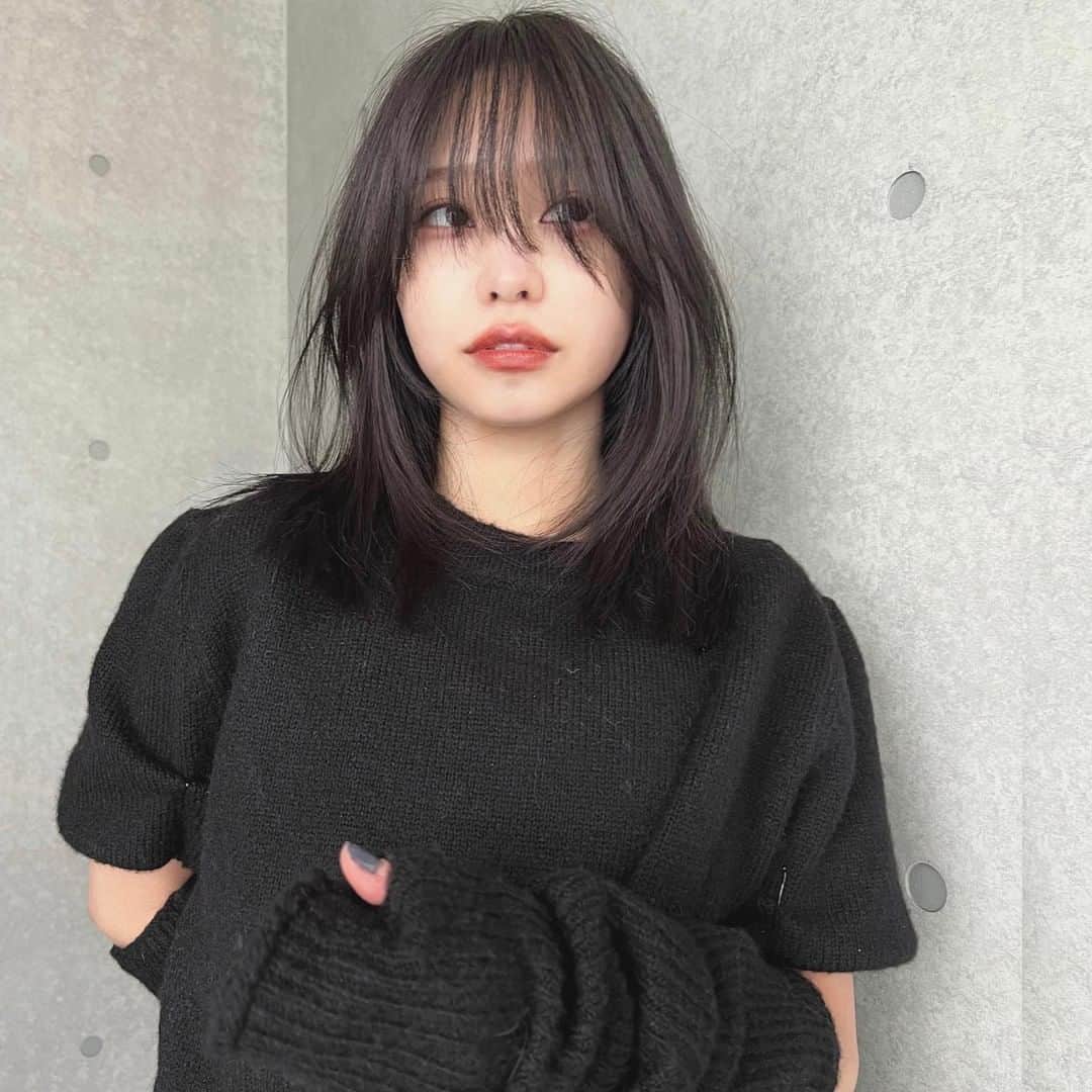ホットペッパービューティー ヘア〈公式〉さんのインスタグラム写真 - (ホットペッパービューティー ヘア〈公式〉Instagram)「✔レイヤーミディ . 長めの前髪とほどよいレイヤーが 自然な抜け感に🍃 . . 📷photo by @maison_ai . . ‥‥‥‥‥‥‥‥‥‥‥‥‥‥‥‥ 【ヘアスタイル募集✂】 #hpb_hair をつけていただいた投稿の中から、ピックアップして紹介します♪投稿お待ちしております♡ ‥‥‥‥‥‥‥‥‥‥‥‥‥‥‥‥ いいかも！と思ったら💗🙌をコメントしてね! . . . #レイヤーカット #レイヤーロブ #レイヤー #レイヤーミディアム #くびれヘア #くびれカット #ウェーブミディ #ウェーブヘア #韓国ヘア #顔周りレイヤー #顔周りカット #ニュアンスパーマ #顔周り #ロブ #ミディアムヘア #韓国風ヘア #ラベンダーアッシュ #ラベンダーカラー #うざバング #暗髪 #抜け感カラー #アッシュカラー #ラベンダーグレージュ #トレンドカラー #トレンドヘア #ヘア #髪型 #ホットペッパービューティー #hotpepperbeauty」5月12日 17時56分 - hotpepperbeauty_hair