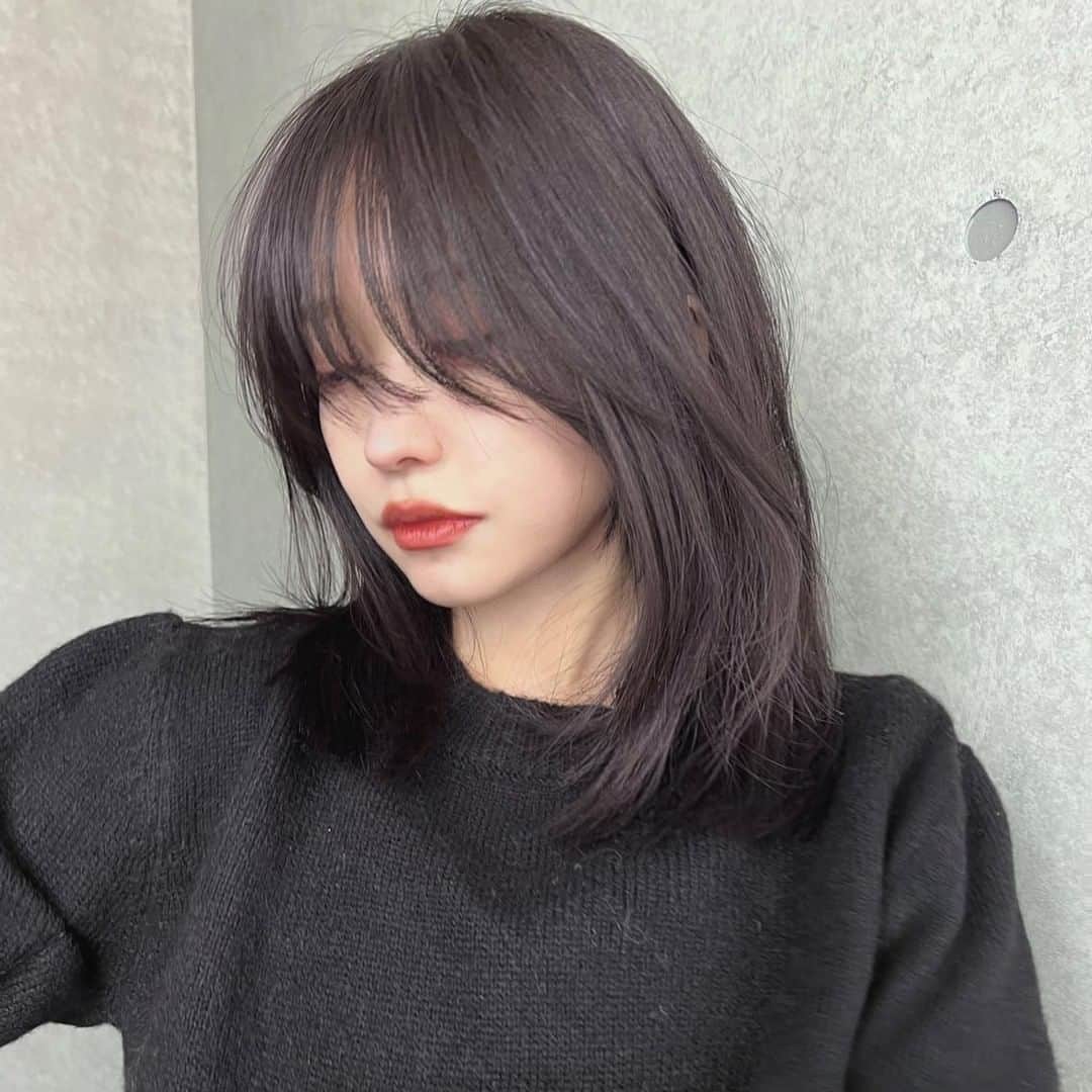 ホットペッパービューティー ヘア〈公式〉さんのインスタグラム写真 - (ホットペッパービューティー ヘア〈公式〉Instagram)「✔レイヤーミディ . 長めの前髪とほどよいレイヤーが 自然な抜け感に🍃 . . 📷photo by @maison_ai . . ‥‥‥‥‥‥‥‥‥‥‥‥‥‥‥‥ 【ヘアスタイル募集✂】 #hpb_hair をつけていただいた投稿の中から、ピックアップして紹介します♪投稿お待ちしております♡ ‥‥‥‥‥‥‥‥‥‥‥‥‥‥‥‥ いいかも！と思ったら💗🙌をコメントしてね! . . . #レイヤーカット #レイヤーロブ #レイヤー #レイヤーミディアム #くびれヘア #くびれカット #ウェーブミディ #ウェーブヘア #韓国ヘア #顔周りレイヤー #顔周りカット #ニュアンスパーマ #顔周り #ロブ #ミディアムヘア #韓国風ヘア #ラベンダーアッシュ #ラベンダーカラー #うざバング #暗髪 #抜け感カラー #アッシュカラー #ラベンダーグレージュ #トレンドカラー #トレンドヘア #ヘア #髪型 #ホットペッパービューティー #hotpepperbeauty」5月12日 17時56分 - hotpepperbeauty_hair