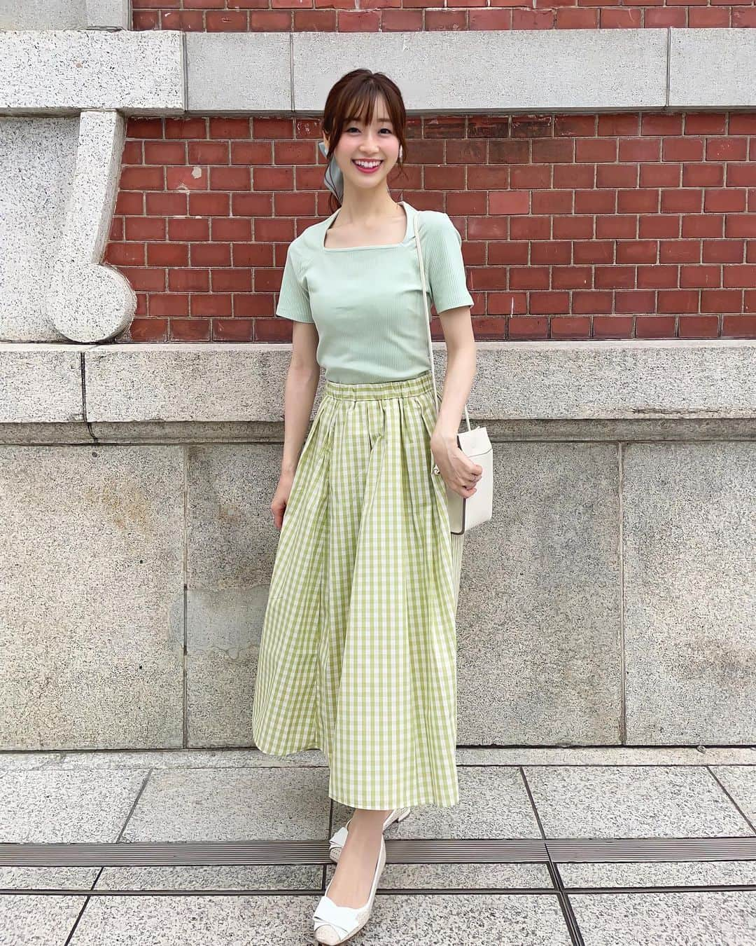 牧野結美さんのインスタグラム写真 - (牧野結美Instagram)「GU×UNIQLOコーデ🍀🐢  なかなかお気に入りっ☺️🫧  tops & skirt & hair accessory… @gu_for_all_  bag… @uniqlo_jp   #ワントーンコーデ #ユニクロコーデ #guコーデ #guコーデ部 #uniqloコーデ #guコーディネート #プチプラ高見えコーデ #骨格ウェーブ #骨格ウェーブコーデ  #大人かわいいコーデ #大人可愛いコーデ #デート服コーデ #春服コーデ #上品コーデ」5月12日 18時02分 - yumi_makino_