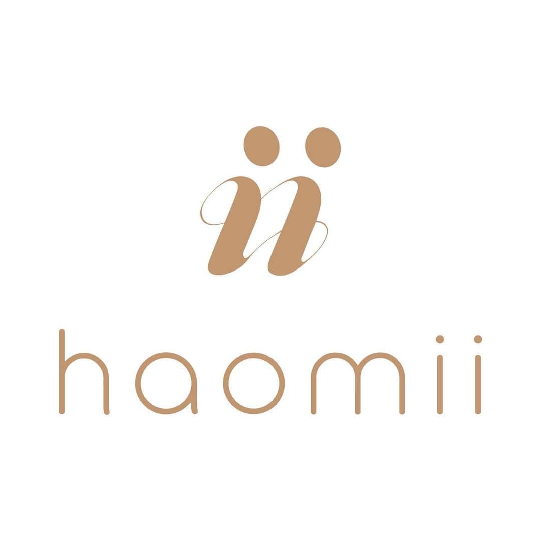 橋下美好さんのインスタグラム写真 - (橋下美好Instagram)「【素敵なご報告♡】  このたびコスメブランド 「haomii (ハオミー) 」を立ち上げました！🌷♡  １年間haomiiチームで 大切に育ててきたブランドです。  @haomii_official   haomii(ハオミー)＝mm（ミリメートル）／好（ハオ）＋美（ミ）　  「ハオミー」は中国語の「mm」と同じ響きで、  1mmずつでもいいから、 昨日よりも今日、少し頑張れるといいな。 haomiiのコスメでちょっといい日になれたら。  それぞれのペースで 1mmずつ前に進む勇気と自信を与えていきたい。  という、そんな想いを込めました。🌷  '' 同じ歩幅で、同じ目線で、同じ景色を これからもみんなで一緒に見ていこうね。''  私の中でずっと大切にしていること。  「haomii」にはいっぱいの想いが詰まっていて、 語尾の「 ii 」は、2人の人が一緒に寄り添いあって、 手を取り合いながら一緒に成長していく姿を表してるの👭♡  「haomii」は、 少しずつ理想の自分に近づいていくあなたを応援する、コスメブランドです。  私もみんなと同じで、 毎日かわいくなりたいって思ってたり、 時には自信をなくしてしまうこともあってね。  だからこの「haomii」が 私自身にも、勇気と自信を与えてくれたらいいなと思うんです。  末永く、自分を、大切なあなたを愛せますように。  橋下美好  ┈┈┈┈┈┈┈┈┈┈┈┈┈┈┈┈┈┈┈┈  ＜製品情報＞  Melty flower lip tint（メルティーフラワーリップティント） ハオミーメルティーフラワーリップティント　全4色  01  れもんクッキー　 02  あんずバター 03  さくらミルク 04  コットンスイートピー　  ５月１７日 ２０：００より オンラインにて予約販売を開始します！🌷  (  @haomii_official )  でたくさん発信していくので、 あと少しフォローして待っていてください🫶  公式LINEも作ったので、 お友達になると素敵な情報があるかも？♡  これからいっぱいよろしくお願いします…！！🫶」5月12日 20時06分 - miyoshikun