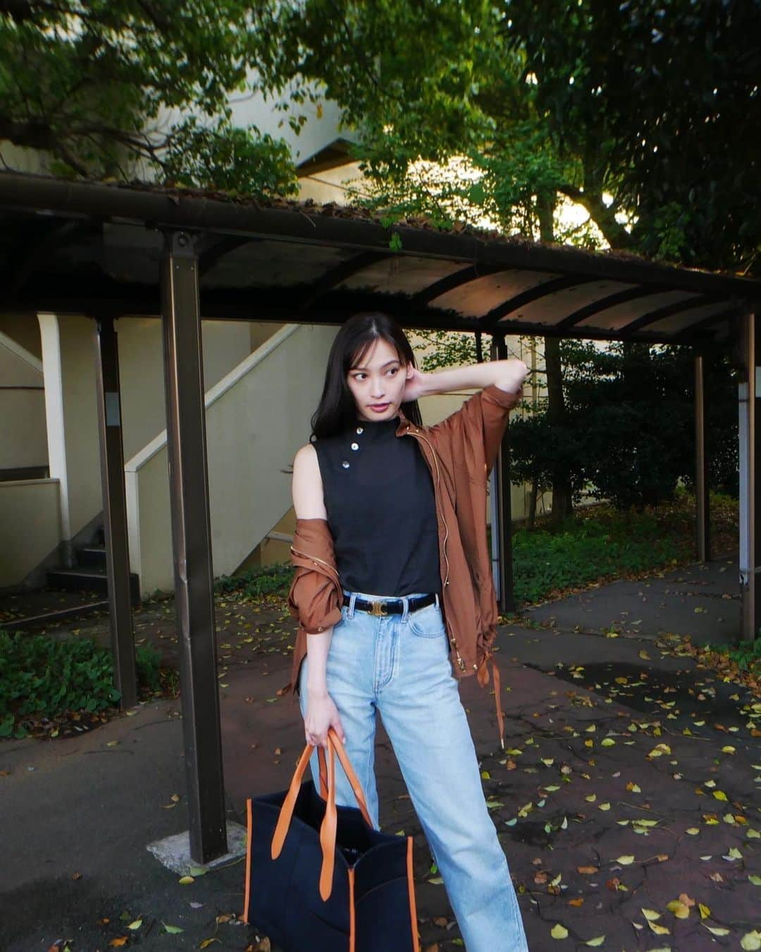 大政絢さんのインスタグラム写真 - (大政絢Instagram)「#今日の絢服  tops @intimite_onemile  denim @celine  blouson @woolrich  bag @jandmdavidson   Preciousの撮影でも着ていたウールリッチのブルゾンがこの時期色んな着方ができ上品で🧡」5月12日 20時12分 - aya_omasa_official