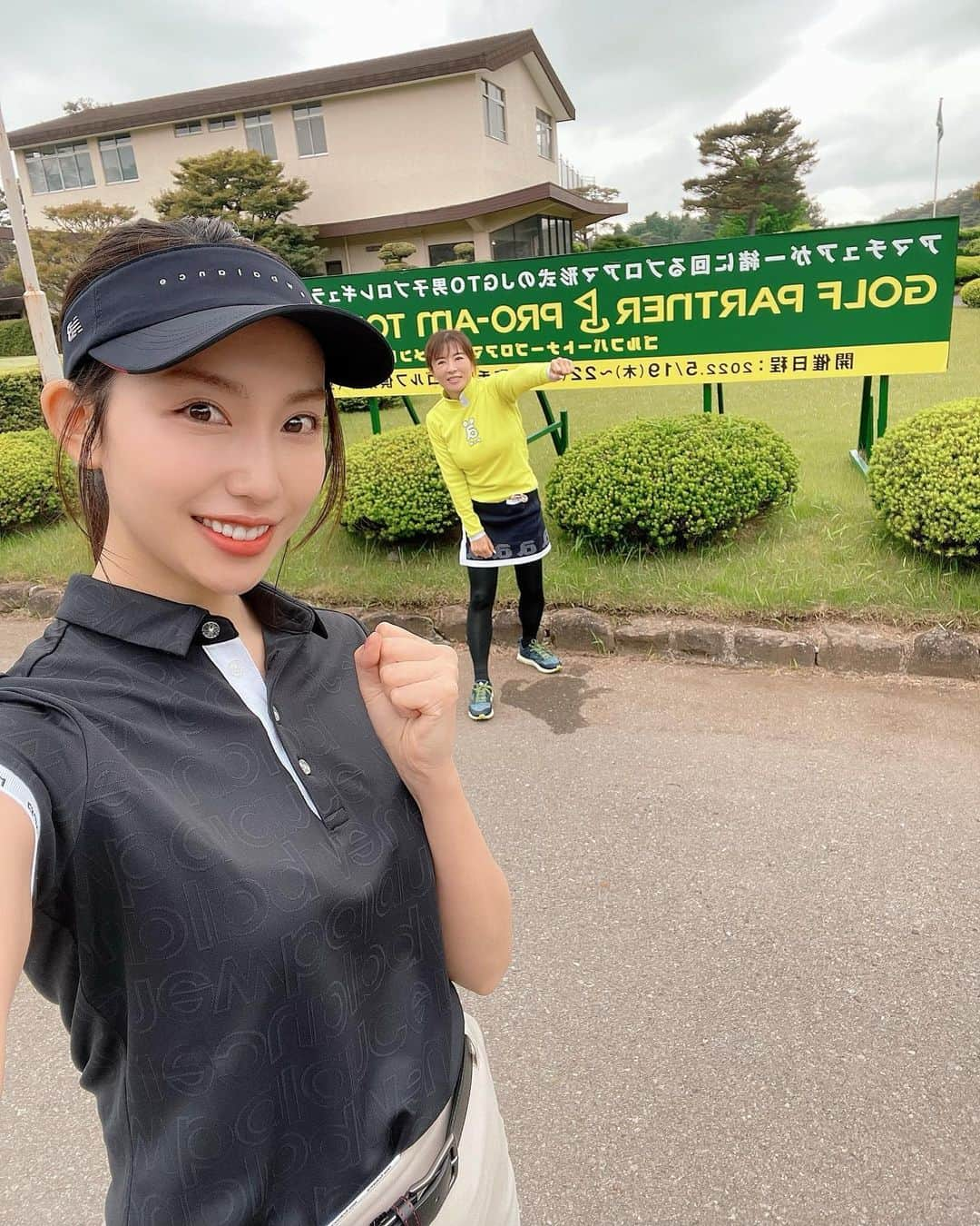 中島亜莉沙さんのインスタグラム写真 - (中島亜莉沙Instagram)「来週のプロアマトーナメント本選に ダブルスで母と参戦するので練ランしてきたよ⛳️🔥  ここ稀にないくらいドライバーが飛んだ日🫣  最近スイングを変えたら、 左肘が出なくなって飛距離も上がったから スイングって大事なんだなあと実感。  ゴルフウェアは全身 @newbalancegolf_japan ♡ また改めて詳しく紹介させて頂こっと！  #さんまいめ #母のボールをオーバードライブ #嬉しすぎてセカンドでチョロしたのは内緒  #golf # #newbalancegolf #golfpartner #JGTO #golfwear #sports #coordinate #ootd #outfit #famillytime  #ゴルフ #家族ゴルフ #ニューバランスゴルフ #ゴルフ女子 #スポーツ女子 #ゴルフウェア #スポーツウェア #ゴルフパートナープロアマトーナメント  #골프　#골프여자　#尔夫球 #高尔夫」5月12日 20時30分 - arisan_days