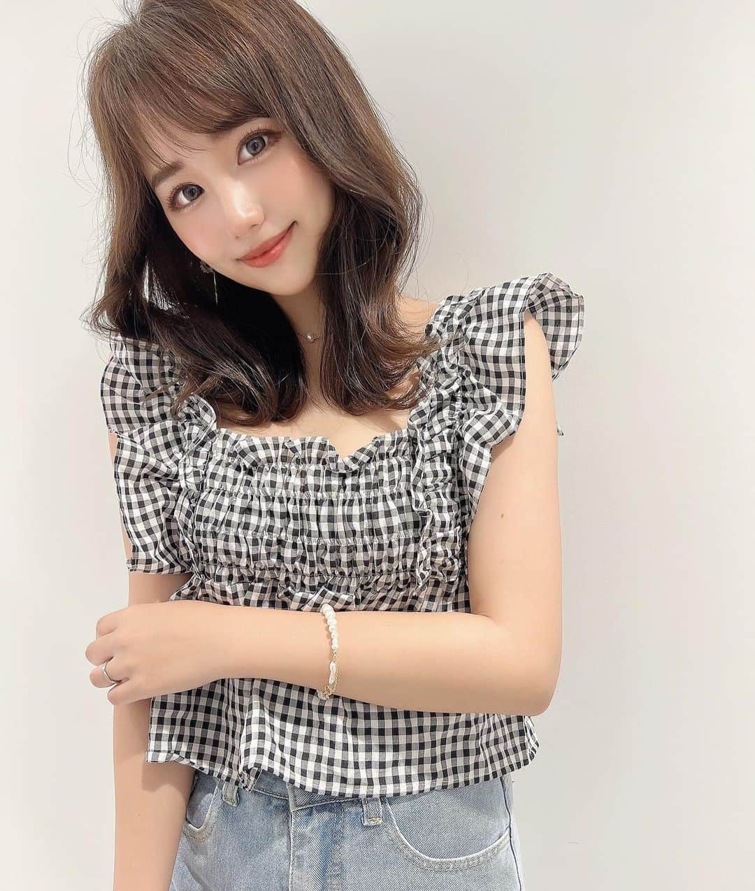 加藤里奈さんのインスタグラム写真 - (加藤里奈Instagram)「⋆  外はねスタイル❤︎  @1129__takuma さんにヘアカラーしてもらったよ〜 ベージュ系で透明感ある色味にしてもらった🫠🤍 ありがとうございます💕  アクセサリーは @kattrait のものです🤍 相変わらずパールが好きで 愛用してる🥰  トップスは @shein_japan 🌙  クーポンコード꒰ katoco ꒱で お買い上げ金額5,999円まではセール価格より15%OFF、6,000円以上は20%OFFになります❤︎    #SHEINforall #shein #SHEINsummervacay  #SHEINpartner  #今日のコーデ #OOTD #ギンガムチェック #ヘアカラー #ヘアスタイル #名駅 #名駅美容院 #ヘアカラーベージュ #アクセサリー #アクセサリー販売」5月12日 21時30分 - katoco0326