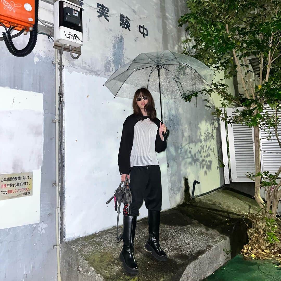 井手上漠さんのインスタグラム写真 - (井手上漠Instagram)「雨の日の私の服」5月12日 22時16分 - baaaakuuuu