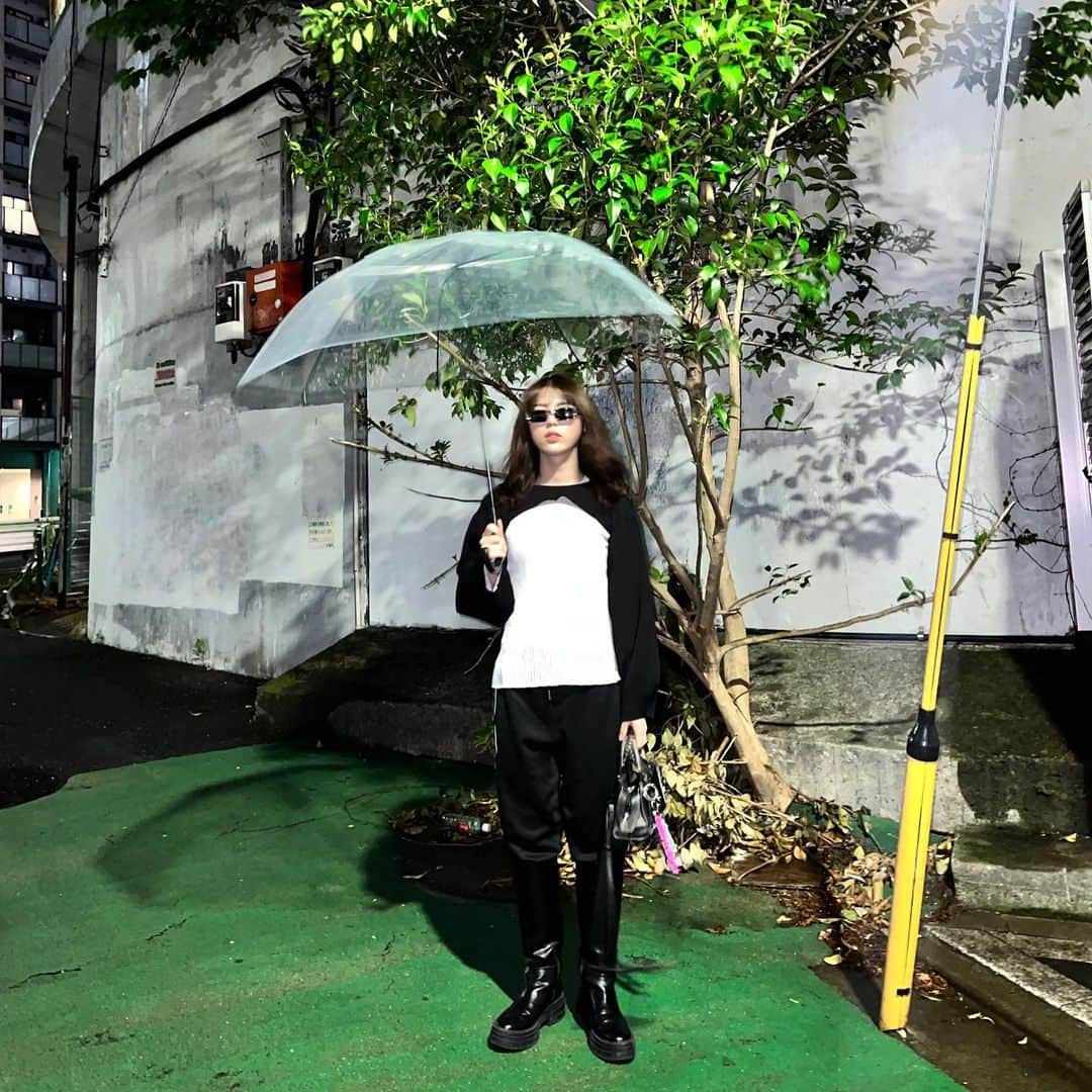 井手上漠さんのインスタグラム写真 - (井手上漠Instagram)「雨の日の私の服」5月12日 22時16分 - baaaakuuuu
