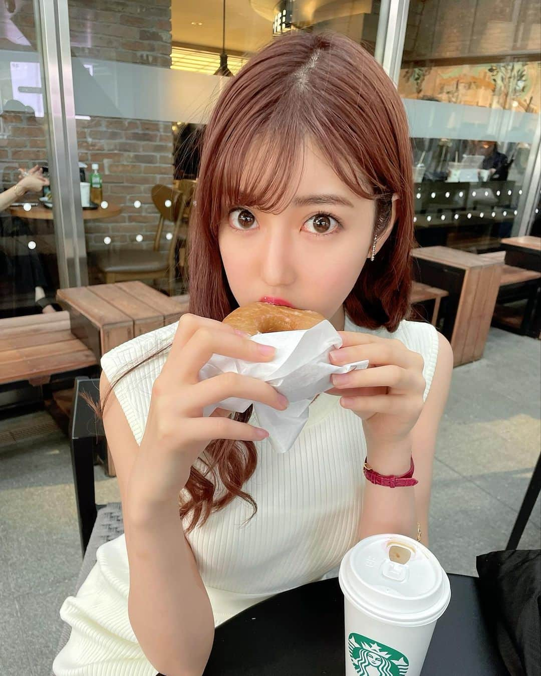 あべなつきさんのインスタグラム写真 - (あべなつきInstagram)「アイコン変えました🍩☕️  どうかしらっ？！💭🥰  #スタバ大好き星人」5月13日 11時08分 - i.am_natsuki_