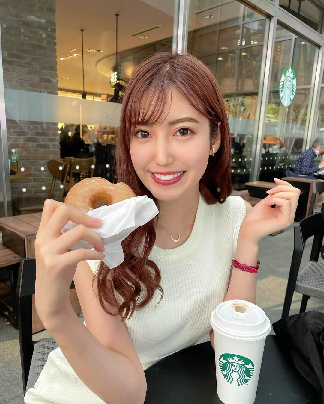 あべなつきさんのインスタグラム写真 - (あべなつきInstagram)「アイコン変えました🍩☕️  どうかしらっ？！💭🥰  #スタバ大好き星人」5月13日 11時08分 - i.am_natsuki_