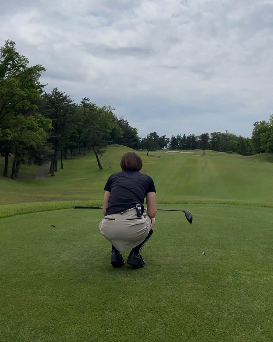 狩野舞子さんのインスタグラム写真 - (狩野舞子Instagram)「・ 瑞希の足元見て🤫 背伸びしてる可愛い🤫 ・ ３枚目みたいになってる時は、大体やらかしてる時です。 ・ #golf #ゴルフ #noppomaikogolf」5月13日 13時01分 - kanochan715