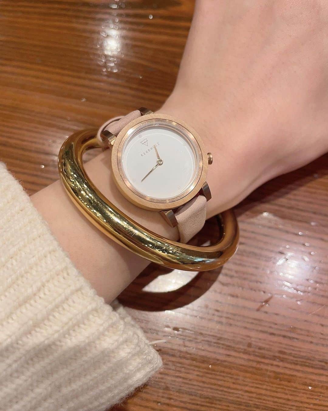 ましゅろ～さんのインスタグラム写真 - (ましゅろ～Instagram)「ピンクにゴールドの組み合わせかわいい🧸 実は、腕時計、木の素材なんだよ？  #kerbholz #カーブホルツ#木製時計 #腕時計」5月13日 18時34分 - photomasyuro