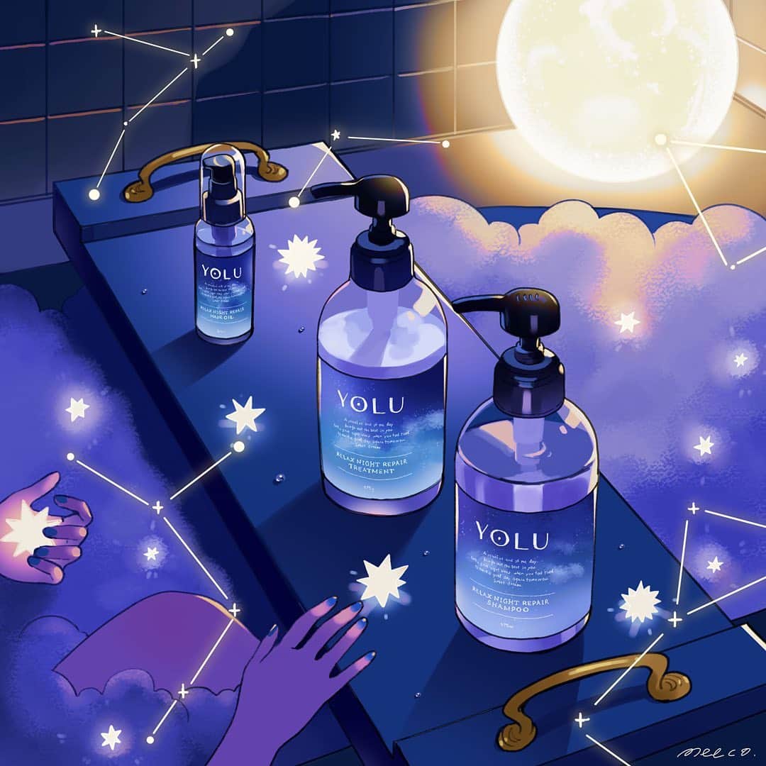 みーこさんのインスタグラム写真 - (みーこInstagram)「夜間美容シャンプーYOLUのリラックスナイトリペアシリーズをイメージしたイラストを描かせていただきました🌙 ⁡ 幻想的な深い青色のラベルがとても綺麗なボトルで、お風呂に置いておくだけで癒されます𓈒𓂂𓏸 ⁡ 夜間美容シャンプーのYOLUはその名の通り “夜の間にキレイをつくる”がテーマで、 睡眠中の摩擦や乾燥ダメージから髪を守って 翌朝のスタイリングが楽になるようサポートしてくれるそう。 ⁡ また、地肌をいたわる美容液成分も配合されていて、 頭皮ケアも最近気になってきたのでそこも嬉しいポイントです✨ ⁡ シャンプー後の仕上がり感は「すんなりうるサラ髪」！ うねり毛の原因である水分バランスを整え、サラサラと指が通る髪へ導いてくれます。 　　　 実際に使用して、シャンプーは泡立てると柔らかい泡、 トリートメントはミルククリームのようなテクスチャーで優しく洗えているような感じがありました。 ⁡ ヘアオイルはタオルドライ後に1プッシュ分を手に取って髪に馴染ませました。 (鎖骨下くらいの長さで1プッシュで充分そうでした) ⁡ ドライヤー中も完全に乾く前から手ぐしに触れる感覚が 軽やかな印象があり、すんなりうるサラ髪へ整えることができました🥰 ⁡ 翌朝もするっとまとまった髪で、ブラッシングとコテなどでのスタイリングも楽にできた気がします！ ⁡ 香りはシャンプー&トリートメントがほんのり甘い洋梨を連想するペアー&ゼラニウムの香り、ヘアオイルがジャスミン&プチグレン(青い柑橘系の果実)の香りで、 静かな夜にぴったりの優しさで、心が安らぎました🍐✨ ⁡ YOLUリラックスナイトリペアシリーズは 全国のドラッグストア、ECサイトで新発売しているとのことですので、ぜひチェックしてみてください！ ⁡ #YOLU #夜間美容シャンプー #promotion ⁡ @yolu_official ⁡ #ヘアケア #イラスト #イラストレーター #イラストグラム #女の子 #シャンプー #トリートメント #ヘアオイル #バスタイム」5月13日 19時10分 - meecosme