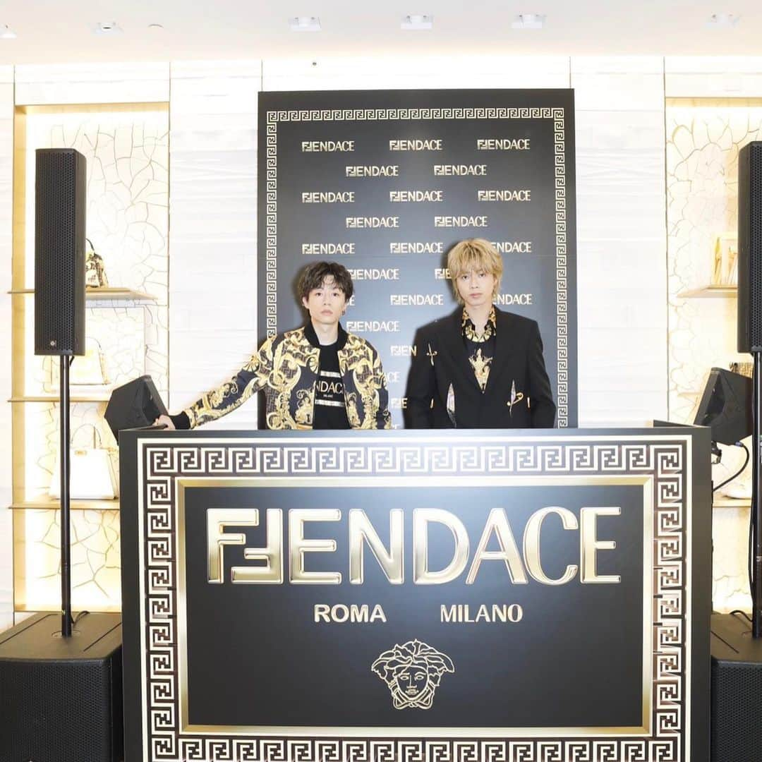 ゆうたさんのインスタグラム写真 - (ゆうたInstagram)「ついに本日発売の、 @fendi と @versace がそれぞれの役割を”スワップ“した史上初のコレクション #Fendace   普段の自分とは違う自分になれた気がしました✨  #FENDI #FENDACE #VersaceByFendi  @FENDI @SilviaVenturiniFendi」5月13日 19時52分 - com.yuta