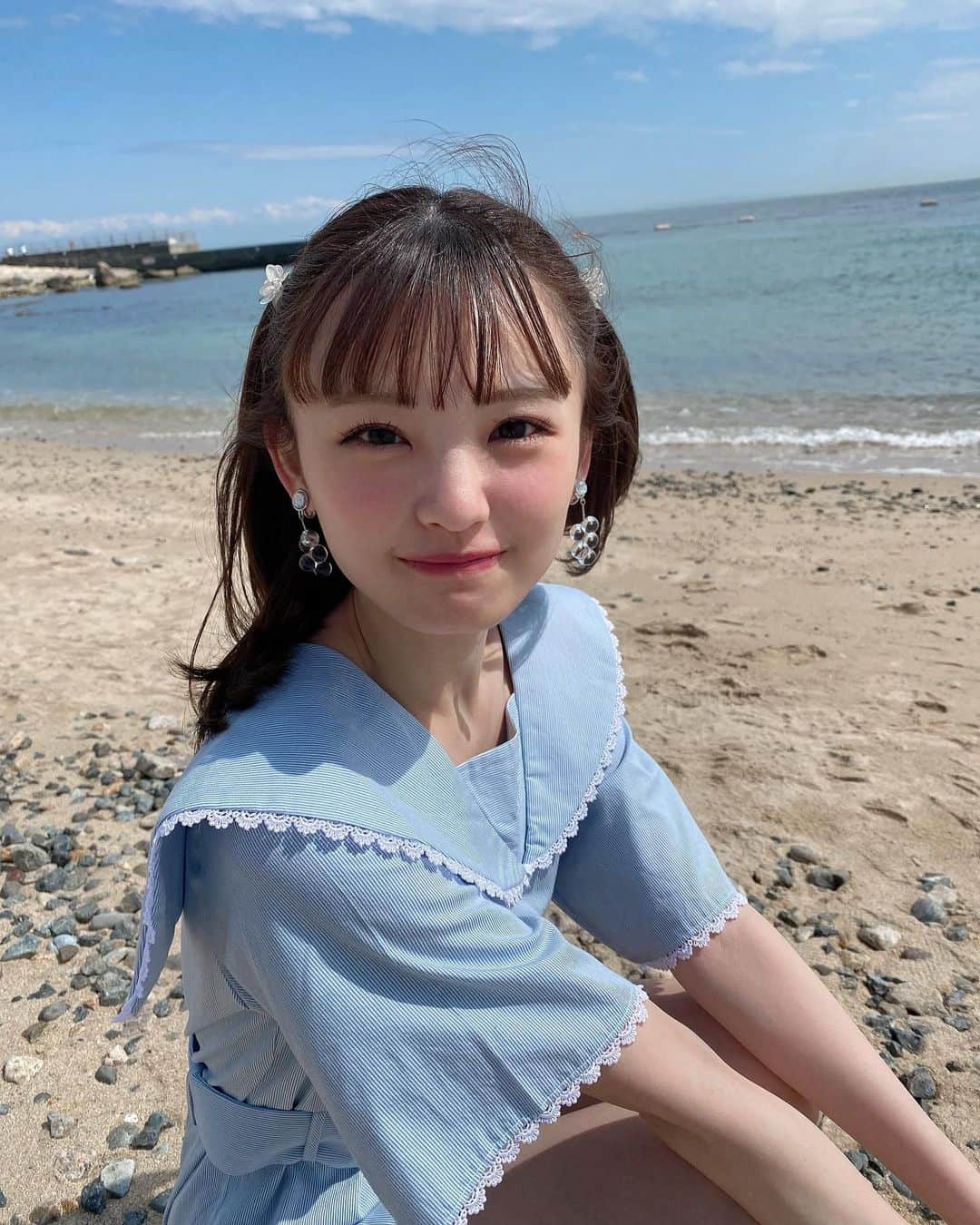 新澤菜央さんのインスタグラム写真 - (新澤菜央Instagram)「キミは誰と海を見るの❔❔❔☺️  #海 #海コーデ #ハーフツイン #僕はいない」5月13日 20時51分 - _shinshin_48