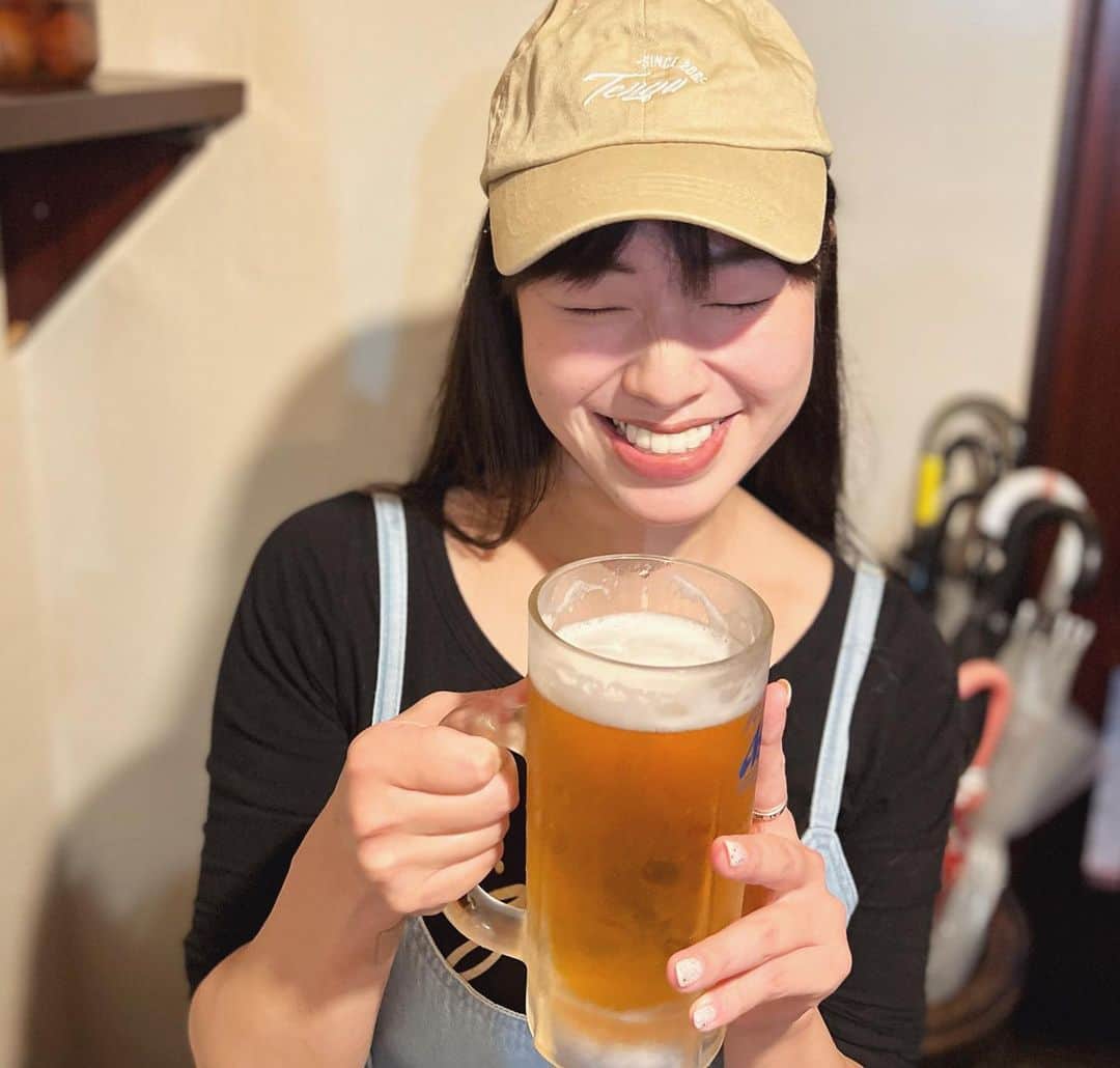 小田飛鳥さんのインスタグラム写真 - (小田飛鳥Instagram)「三者三様、可愛く撮ってくれました 🤭🍺（大） #beer #asahi #asahisuperdry #大ジョッキ #しか勝たん」5月14日 12時28分 - asuka_oda_0320