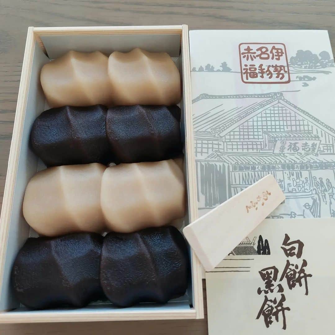 津野瀬果絵さんのインスタグラム写真 - (津野瀬果絵Instagram)「. 今日のてんじんnowコーデ。大丸の全国うまいもの大会は、活気があって旅気分を味わいました🤎 . . #生放送てんじんnow#撮影時のみマスクを外しています#全国うまいもの大会#赤福#今日もご覧頂きありがとうございました」5月14日 15時27分 - kaetsunose