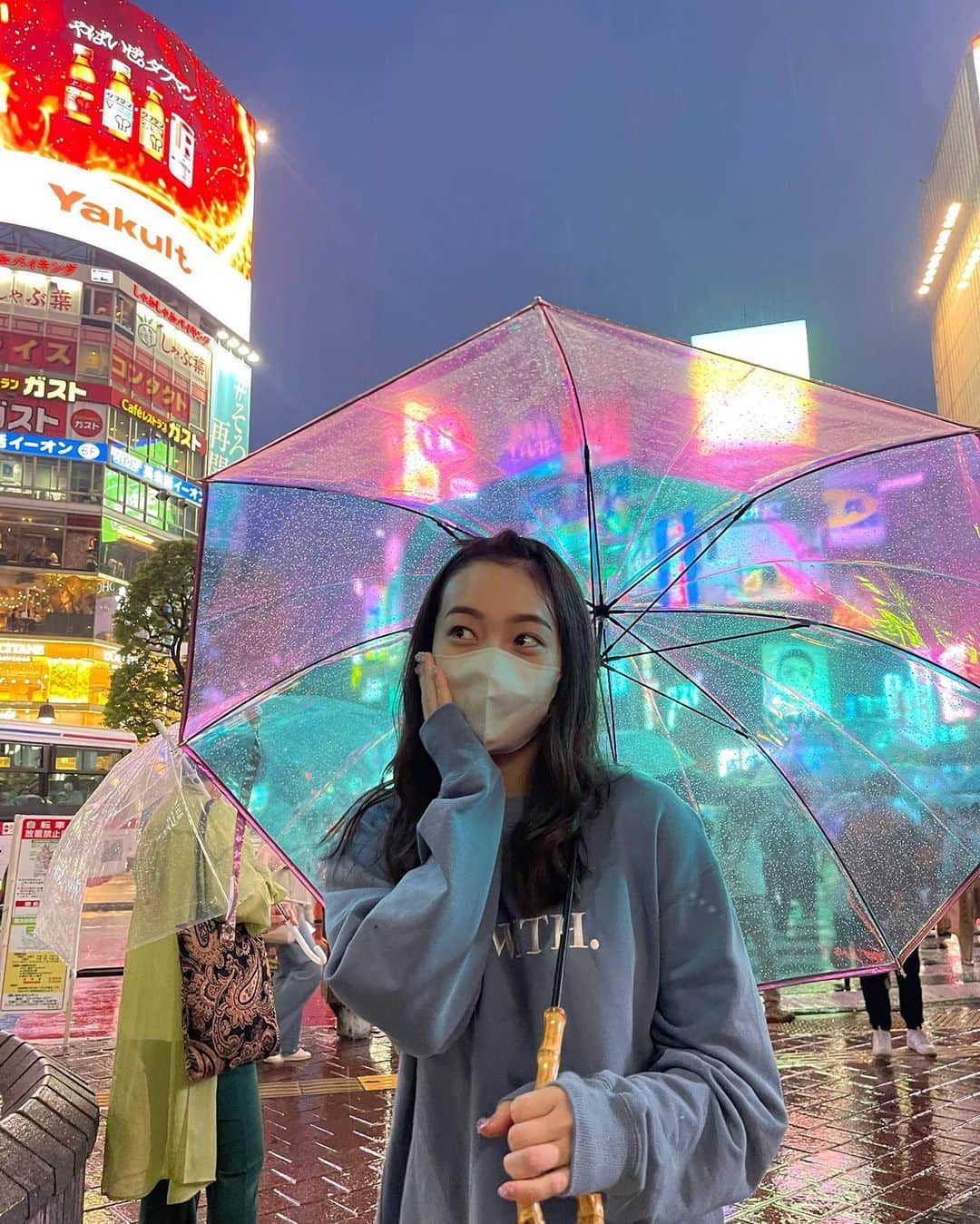 田島芽瑠さんのインスタグラム写真 - (田島芽瑠Instagram)「お気に入りの傘と☂️♡  まねちゃん📸（マネージャーさん） 帰りも一緒の時は写真撮ってくれるの！だんだんと私の好きな雰囲気を覚えてきたみたいです😂枚数が減ってきました笑」5月14日 20時24分 - meru_chan_official