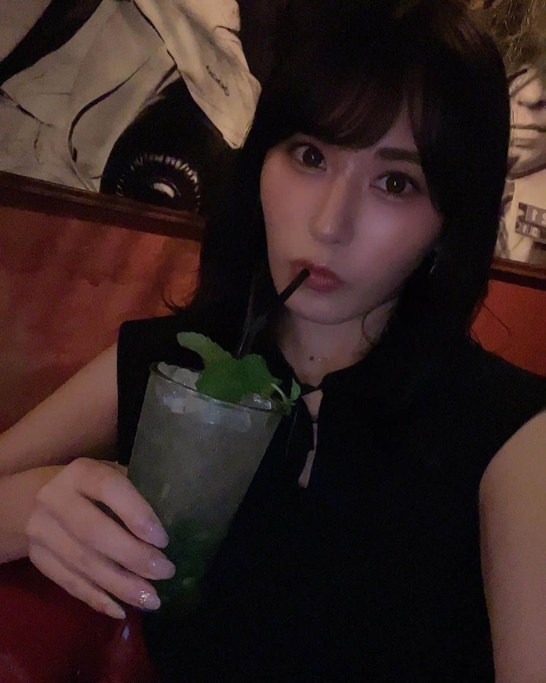 金子智美さんのインスタグラム写真 - (金子智美Instagram)「金子、最近カシスウーロンしか 飲まなかったのにモヒートにハマっちゃいました🌿 蒸し暑い日とか最高です☀️  お仕事終わりにマネージャーに連れてってもらってから 気に入ったのでまた行ってきちゃった💗 とってもよかったから共有させて🫡 HAVANA1950(@havana1950tokyo )さんのモヒートと 写真撮り忘れちゃったんだけど、ラムチョップが最高に 美味しくてお気に入り⭐️  あとバンド演奏とかあって1人でも 余裕で楽しめそう←😇 今度は1人でもふらっと行ってみようかな💗  みんなも是非行ってみてね💗  #havana1950 #havana1950tokyo  #モヒート #ラムチョップ #cuba #japan #tokyo #restaurant  #お気に入りのお店」5月14日 20時32分 - kanesato1222