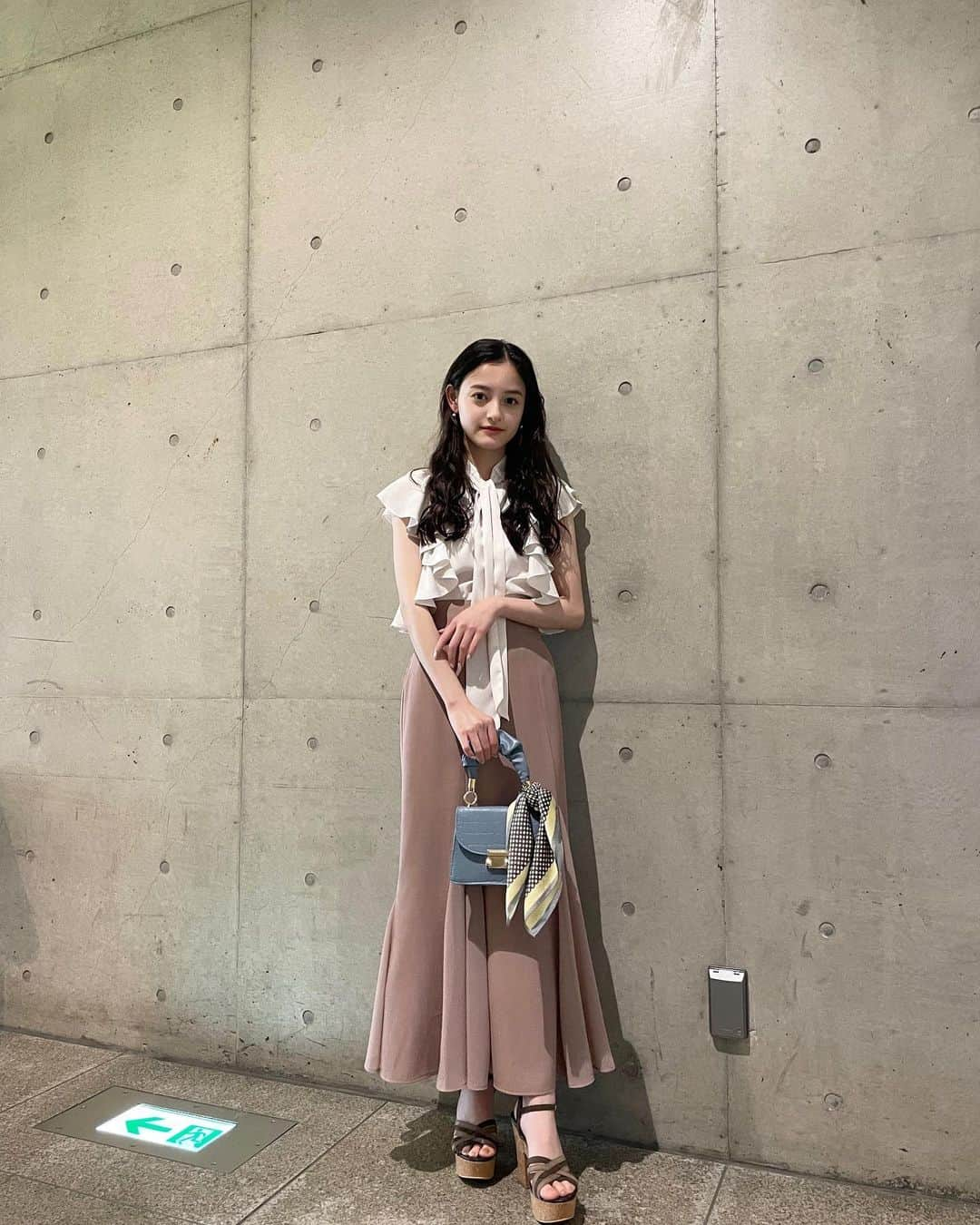 大峰ユリホさんのインスタグラム写真 - (大峰ユリホInstagram)「Rakuten GirlsAward 2022S/S ありがとうございました🫶🏻  気分はすっかり夏だー！🌻👒🫧  うちわやボードが見えて嬉しかった🤍 会場に来ていただいた方はゆっくり休んでください😌」5月14日 22時28分 - lespros_yuriho