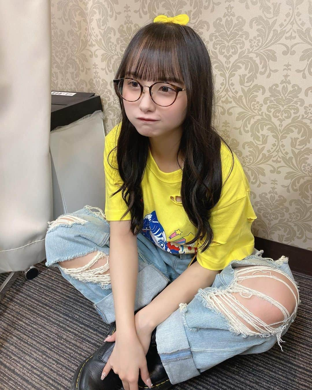 新谷真由さんのインスタグラム写真 - (新谷真由Instagram)「まこちゃん生誕はダメージジーンズでした＾＾ Tシャツも自分でリメイクしてダメージ入れたの~✌︎」5月14日 23時30分 - ni_mayu43