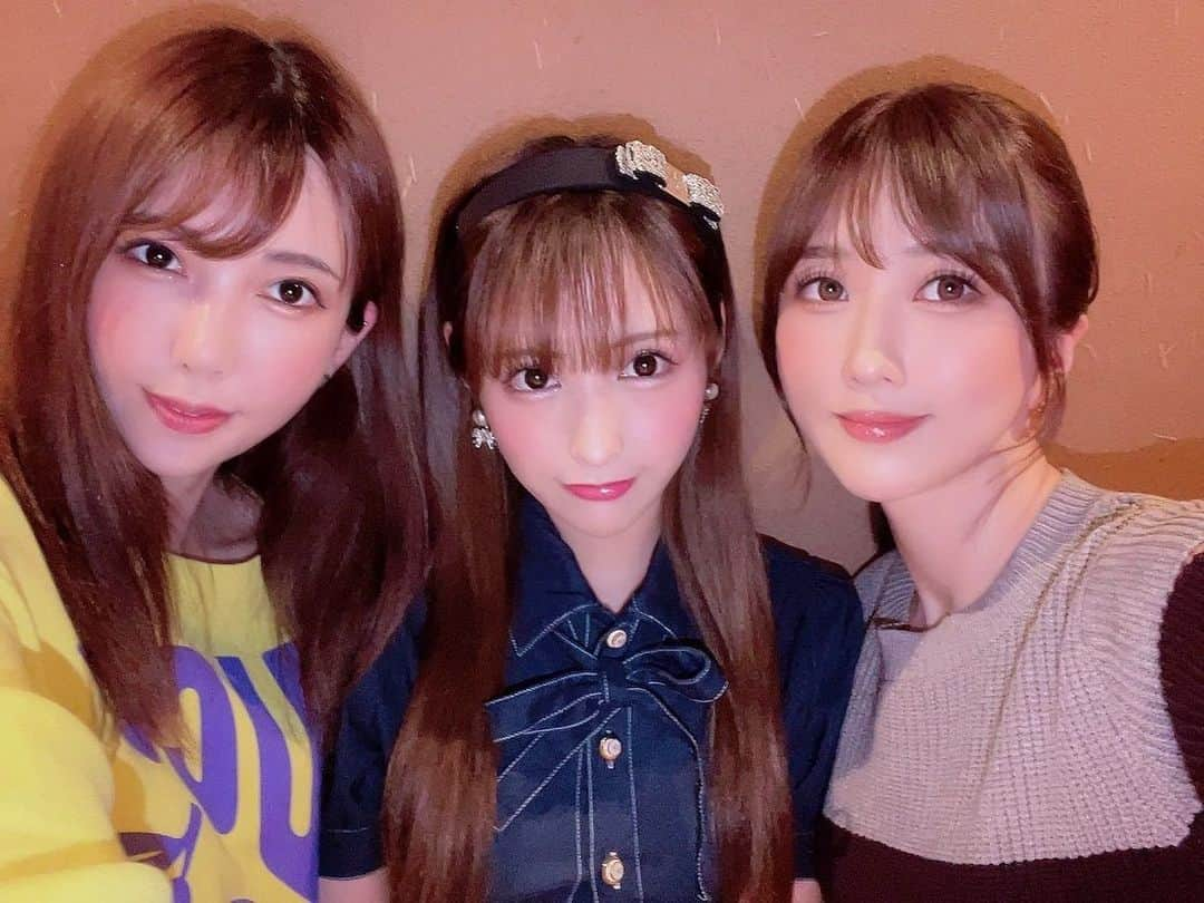 波多野結衣さんのインスタグラム写真 - (波多野結衣Instagram)「るーちゃんが予約してくれて、ひびはたるーで会員制の肉と串あげがとうに行ってきたよ🧸✨  スタッフさんたち皆元気よくてたのしかった☺🌈 お料理もその時その時で変わるらしく桜が乗ってたり食べれるお花も乗っててかわいらしかったです🥰  よく聞いてると料理1個ずつ出る度にお店のBGM変わるので、その料理にあったBGMが流れてるみたい🥳  るーちゃんありがとう〜🐶🎀 . . #肉と串あげがとう  #串揚げ #美味しい #楽しい  #ひびはたるー #大槻ひびき #佳苗るか #波多野結衣」5月15日 16時01分 - hatachan524