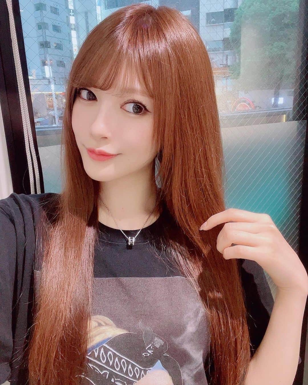 相沢みなみさんのインスタグラム写真 - (相沢みなみInstagram)「今月もヘアメンテ完了❤︎ 撮影が詰まっているので頑張ります✨ . 毎月落ち着く場所😌💭 L'wis : 担当 @makoto__kamijo  . I'm ready for shooting :-P . 拍摄的准备做好了 ✨ . #渋谷 #ルイス #lwis #shibuya  #相沢みなみ」5月15日 17時34分 - epoint2016