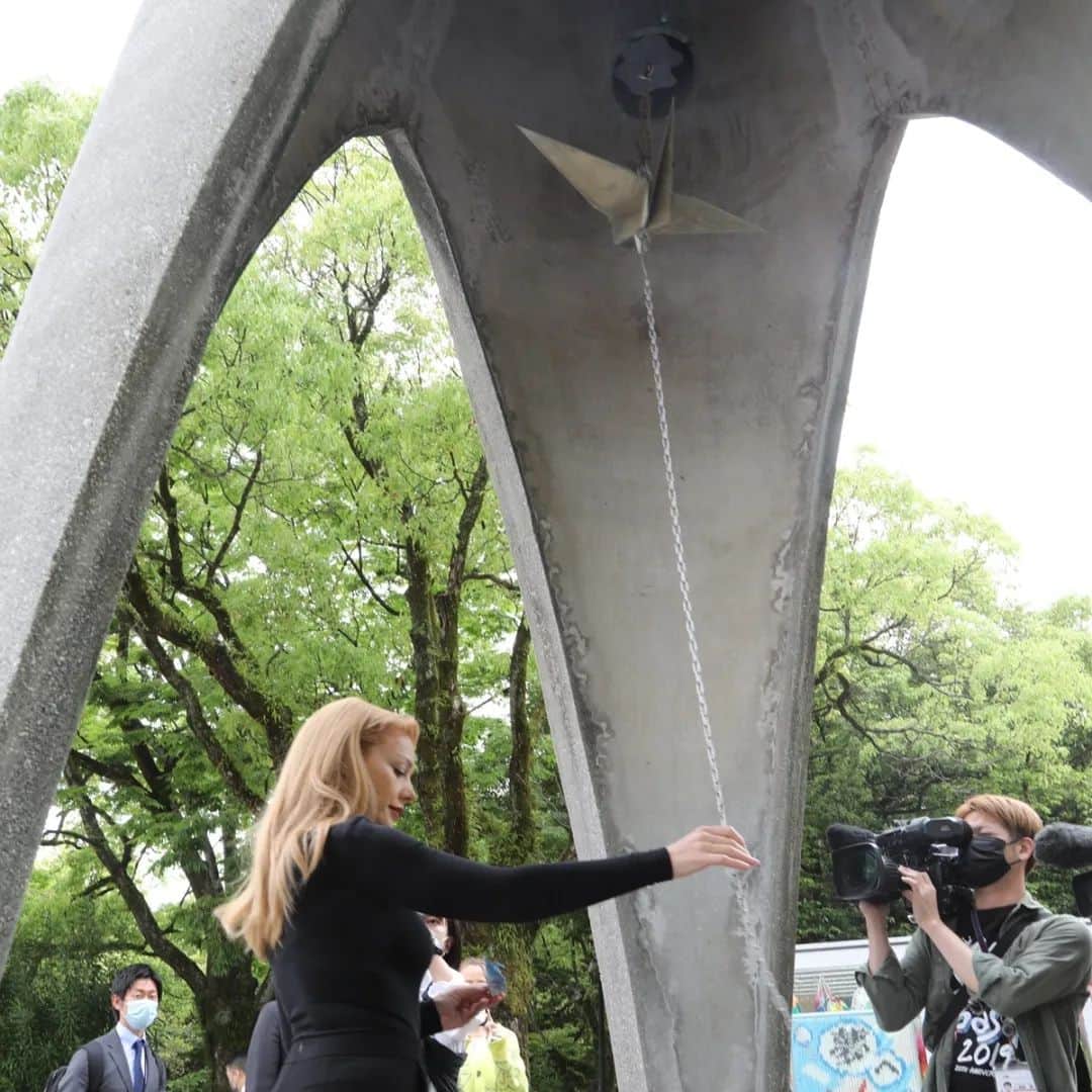三木谷浩史さんのインスタグラム写真 - (三木谷浩史Instagram)「Praying peace and no nuclear from all over the world in Hiroshima. Using nuclear even as a threat is not acceptable.」5月15日 20時06分 - hiroshi.mikitani
