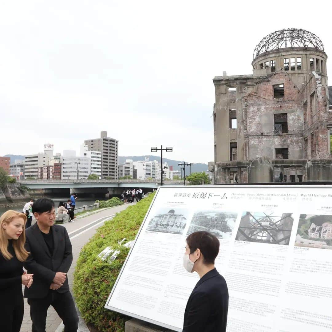 三木谷浩史さんのインスタグラム写真 - (三木谷浩史Instagram)「Praying peace and no nuclear from all over the world in Hiroshima. Using nuclear even as a threat is not acceptable.」5月15日 20時06分 - hiroshi.mikitani