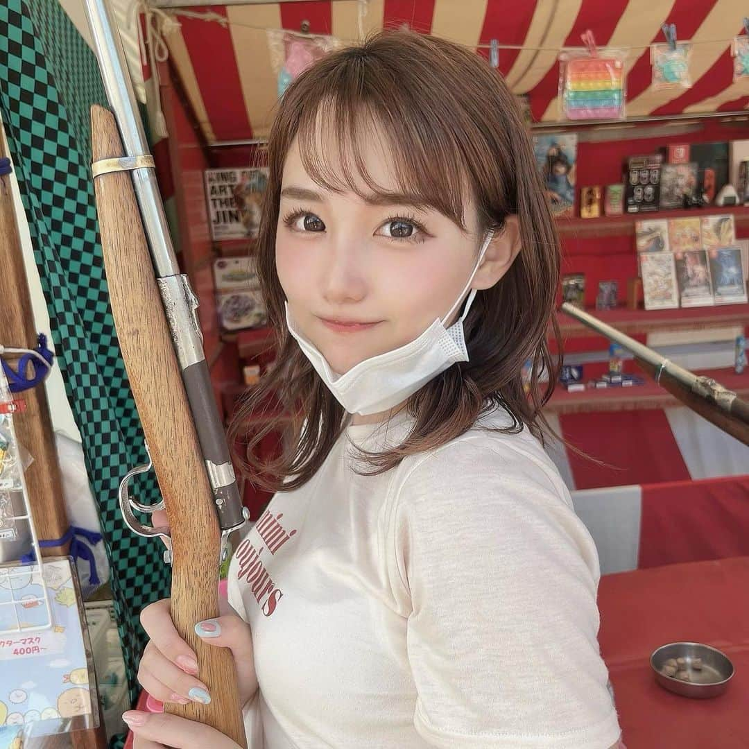 加藤里奈さんのインスタグラム写真 - (加藤里奈Instagram)「⋆  公園行ったら出店がたくさん😚🤍  射的楽しかった〜🤭 ミルキー当てれた！✌🏻  今年は夏祭りあるといいなぁ〜 浴衣きたい🍑  #ootd #fashion #instafood #instagram  #hairstyle #outfit #code #instafashion  #ファッション #撮影 #ヘアスタイル #ヘア  #コーディネート #コーデ #今日の服  #出店 #射的」5月15日 20時43分 - katoco0326