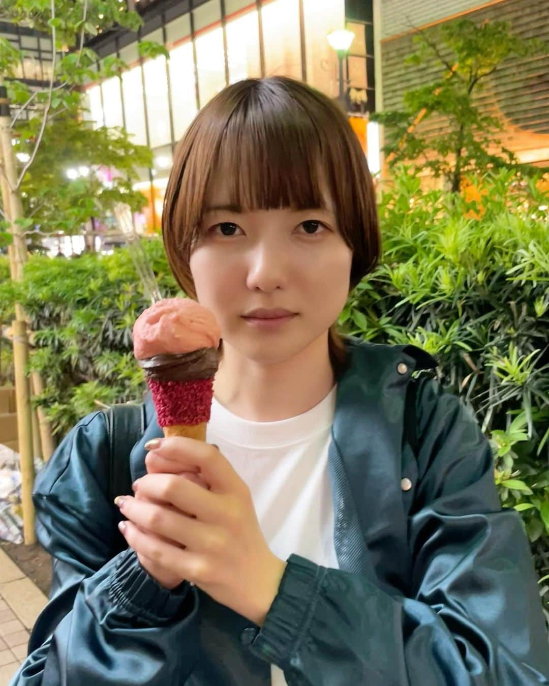 樺澤まどかさんのインスタグラム写真 - (樺澤まどかInstagram)「仕事合間に里村と 銀座でご飯を食べました🐙  タコが入ったトマトソースパスタが めちゃくちゃ美味しかった🐙  デザートに里村オススメのジェラート屋さん🍨  「本当に本当にめちゃくちゃ美味しいんです！！もう他のアイス食べられなくなるかもですよ〜！あ、でもハードル上げすぎて想像超えないパターンもあるのであんまり上げすぎないでください！」  とかずっと言っててうるさかったですが本当にめちゃくちゃ美味しかったです。  #樺澤まどか #後輩里村  #銀座 #メルジェリーナ #ヴェンキ #Venchi #パスタ #ピザ  #ジェラート #ショート #ショートヘア #ショート女子 #ウルフ #ウルフカット #マッシュウルフ #ウルフカット女子 #ウルフ女子」5月16日 0時32分 - kabasawa_madoka