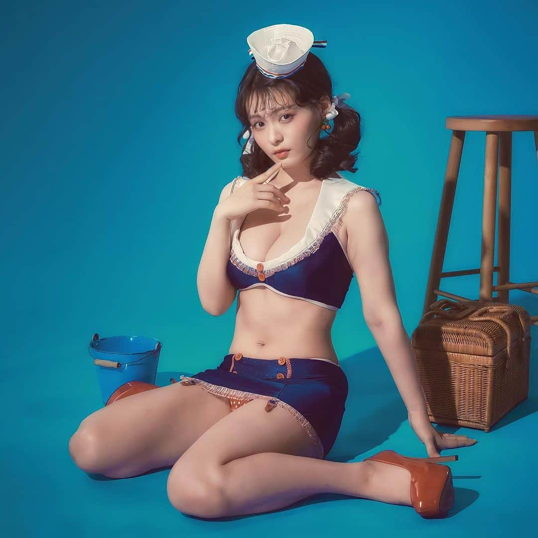 星名美津紀さんのインスタグラム写真 - (星名美津紀Instagram)「レトロなピンナップグラビア 集合写真集👯  『PIN-UPGIRL SELECTION』  好評発売中⛴❤️」5月16日 14時50分 - hoshina_mizuki