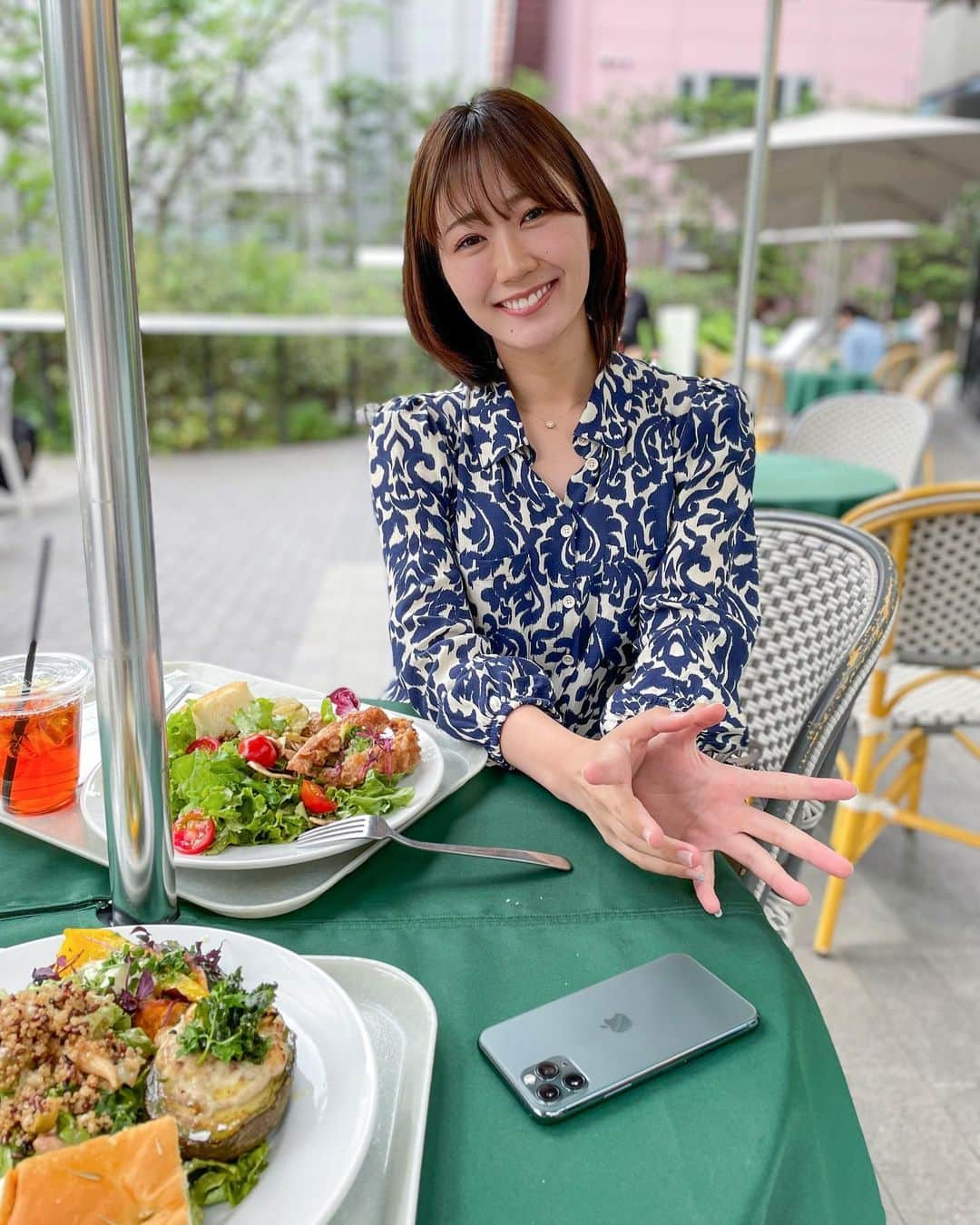 藤澤響花さんのインスタグラム写真 - (藤澤響花Instagram)「野菜ばっかり食べてるからお通じがいい💩これとても大事。  お水沢山飲むこと 運動すること 汗をかくこと なるべくおうちごはん食べること よく寝ること 食べすぎたら次の日の調整すること お風呂上がりに足のマッサージとストレッチすること  いつも意識してること🤭それ以外は甘いものとかそんな我慢してません🍭  #cityshop#salad#saladbowl#サラダボウル#ダイエット#痩身#ダイエットメニュー#渋谷カフェ#渋谷ランチ#テラスカフェ#東京カフェ#カフェ巡り#カフェ部#ショートボブ#먹스타그램#맛집#점심#健康#網美景點#ɪɴsᴛᴀɢᴏᴏᴅ」5月16日 18時47分 - kyoka_fujisawa