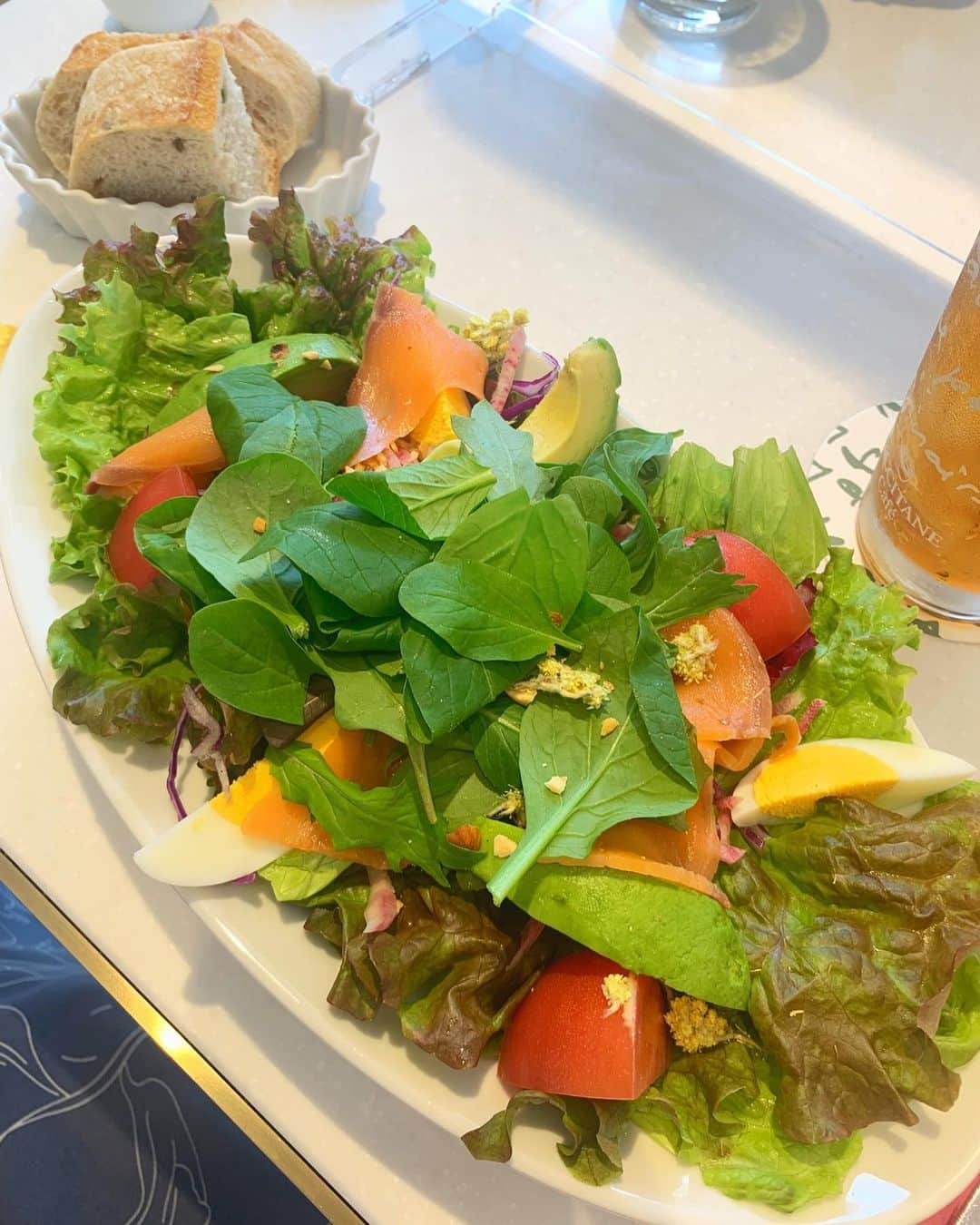 林莉世さんのインスタグラム写真 - (林莉世Instagram)「サラダランチ🥗❣️ 野菜をたくさん摂れたし美味しかったけど すぐお腹すいた…笑  #サラダランチ#渋谷ランチ#カフェ#カフェ巡り#ロクシタンカフェ#サラダ#野菜たっぷり#林莉世#アナウンサー#フリーアナウンサー#ダイエット#渋谷カフェ#渋谷カフェ巡り」5月16日 20時56分 - rise_hayashi