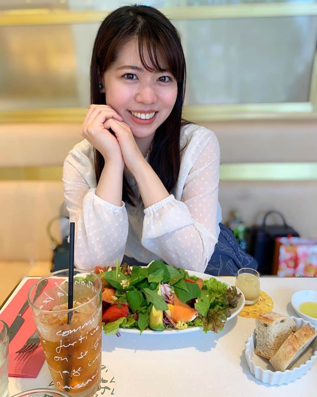 林莉世さんのインスタグラム写真 - (林莉世Instagram)「サラダランチ🥗❣️ 野菜をたくさん摂れたし美味しかったけど すぐお腹すいた…笑  #サラダランチ#渋谷ランチ#カフェ#カフェ巡り#ロクシタンカフェ#サラダ#野菜たっぷり#林莉世#アナウンサー#フリーアナウンサー#ダイエット#渋谷カフェ#渋谷カフェ巡り」5月16日 20時56分 - rise_hayashi