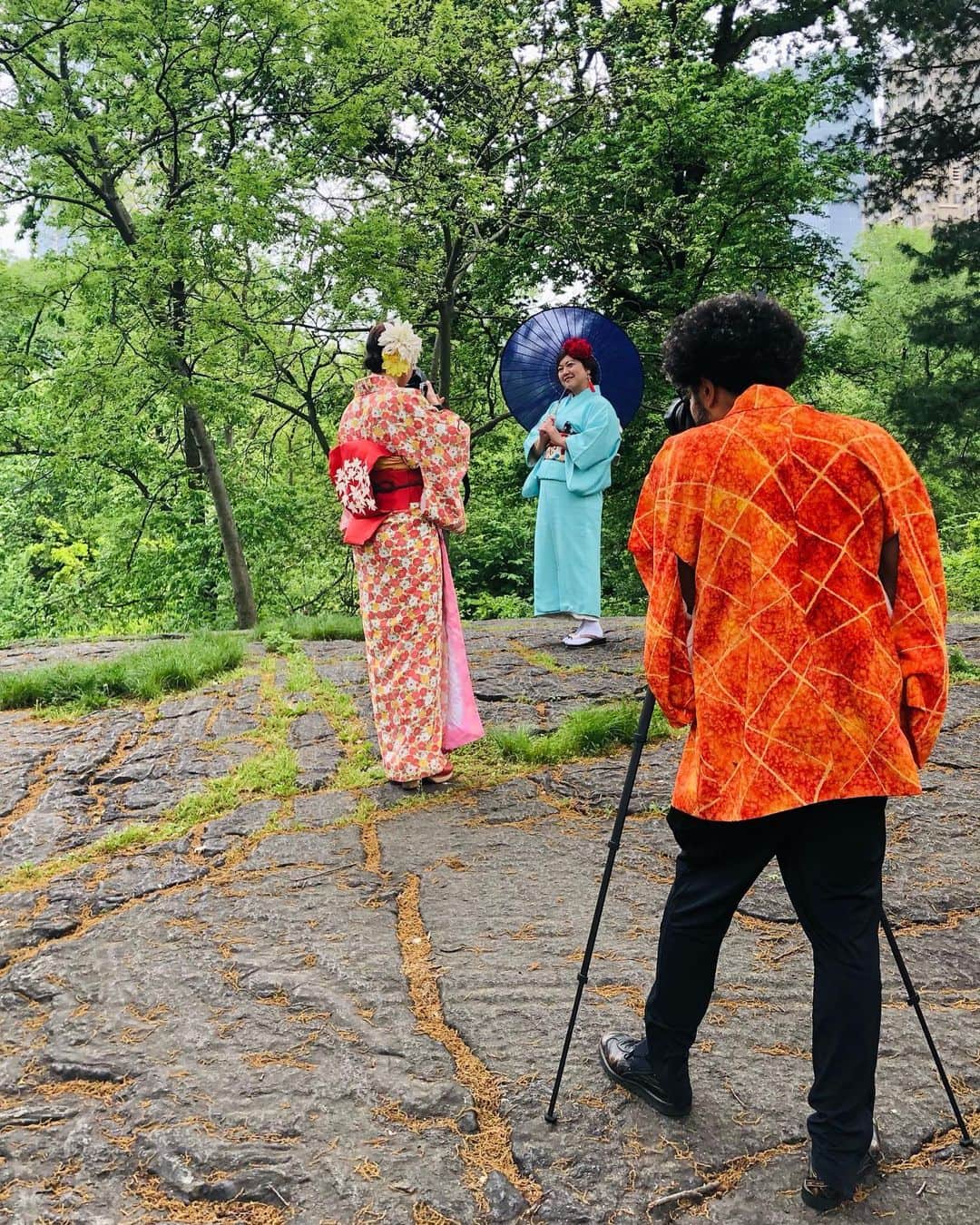 岡田育さんのインスタグラム写真 - (岡田育Instagram)「Photos before I lost my selfie stick somewhere at Central Park…. 🙄🤳 . セントラルパークで自撮り棒なくす前の写真たち。昨日、間違えて外してからの写真にタグ付けしちゃったけど、イヤリングは安定の @tagaku.jp 様ですよ！👂✨ . Happy Japan Day 2022!! We got first-ever Japanese Parade in NYC @japandaynyc , and @new_york_kimono_academy hit the red carpet with George Takei, Hello Kitty, Sailor Moon and more. . #japanday #japandaynyc  #japandayparade  #japandayparadenyc #japanparade  #kimonoparade #japaneseinnyc  #japanparade2022 #japanparadenyc2022  #ジャパンデー #ジャパンパレード #アフリカンプリント #木綿浴衣 #半幅帯 #吉弥結び #👘🔰 #kimono #kimonolovers #kimonofashion  #kimonolife #casualkimono  #着物 #着物女子 #japanesekimono  #summerkimono」5月16日 21時14分 - okadaic